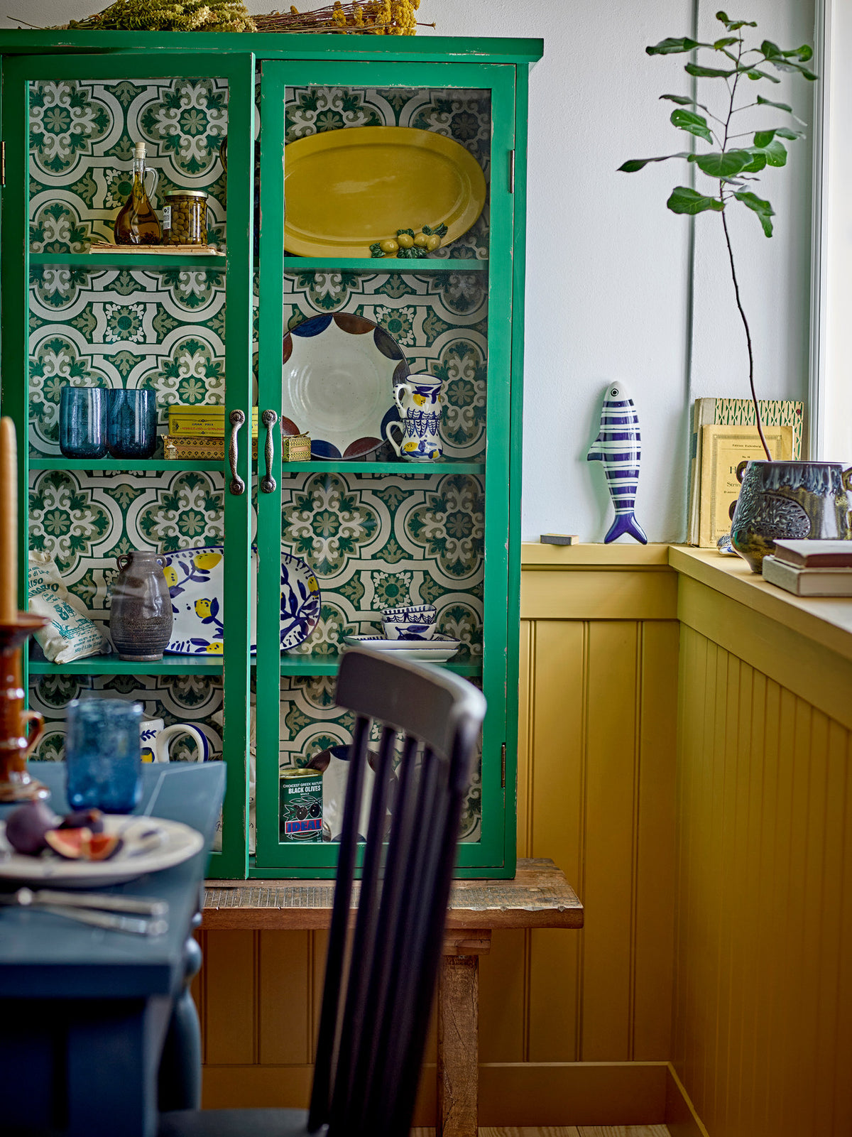 Hazem Kabinett, Grün, Tannenholz in Green präsentiert im Onlineshop von KAQTU Design AG. Cabinet ist von Creative Collection