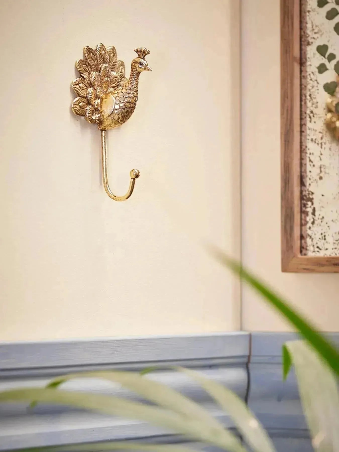 Dun Haken, Brass, Pewter in Messing präsentiert im Onlineshop von KAQTU Design AG. Kleiderbügel ist von Creative Collection