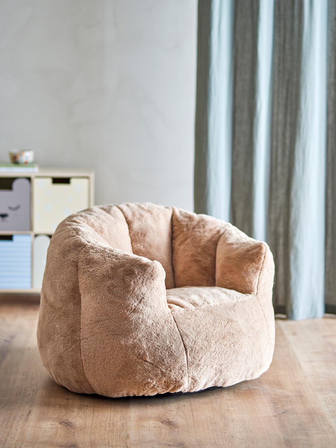 Kari Loungesessel, Braun, Polyester in Brown präsentiert im Onlineshop von KAQTU Design AG. Sessel ist von Bloomingville Mini