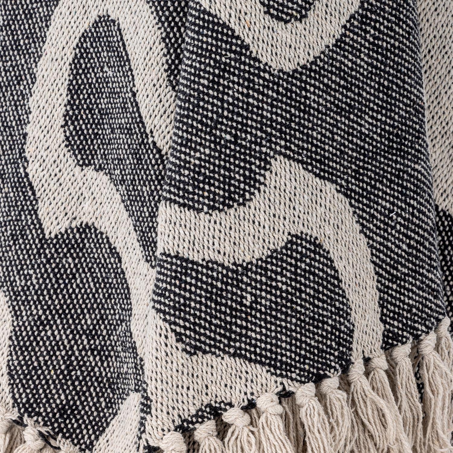 Salobre Decke, Schwarz, Recycelte Baumwolle in Schwarz präsentiert im Onlineshop von KAQTU Design AG. Bettüberwurf ist von Bloomingville