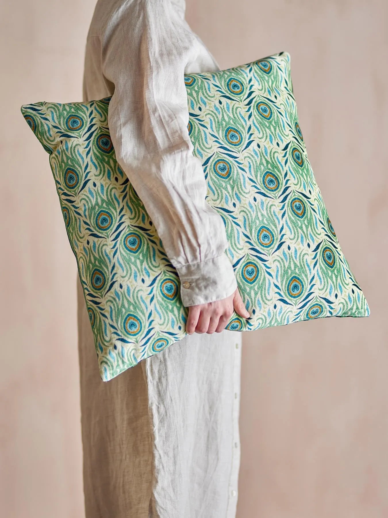 Adia Kissen, Grün, Viskose in Grün präsentiert im Onlineshop von KAQTU Design AG. Kissen ist von Creative Collection