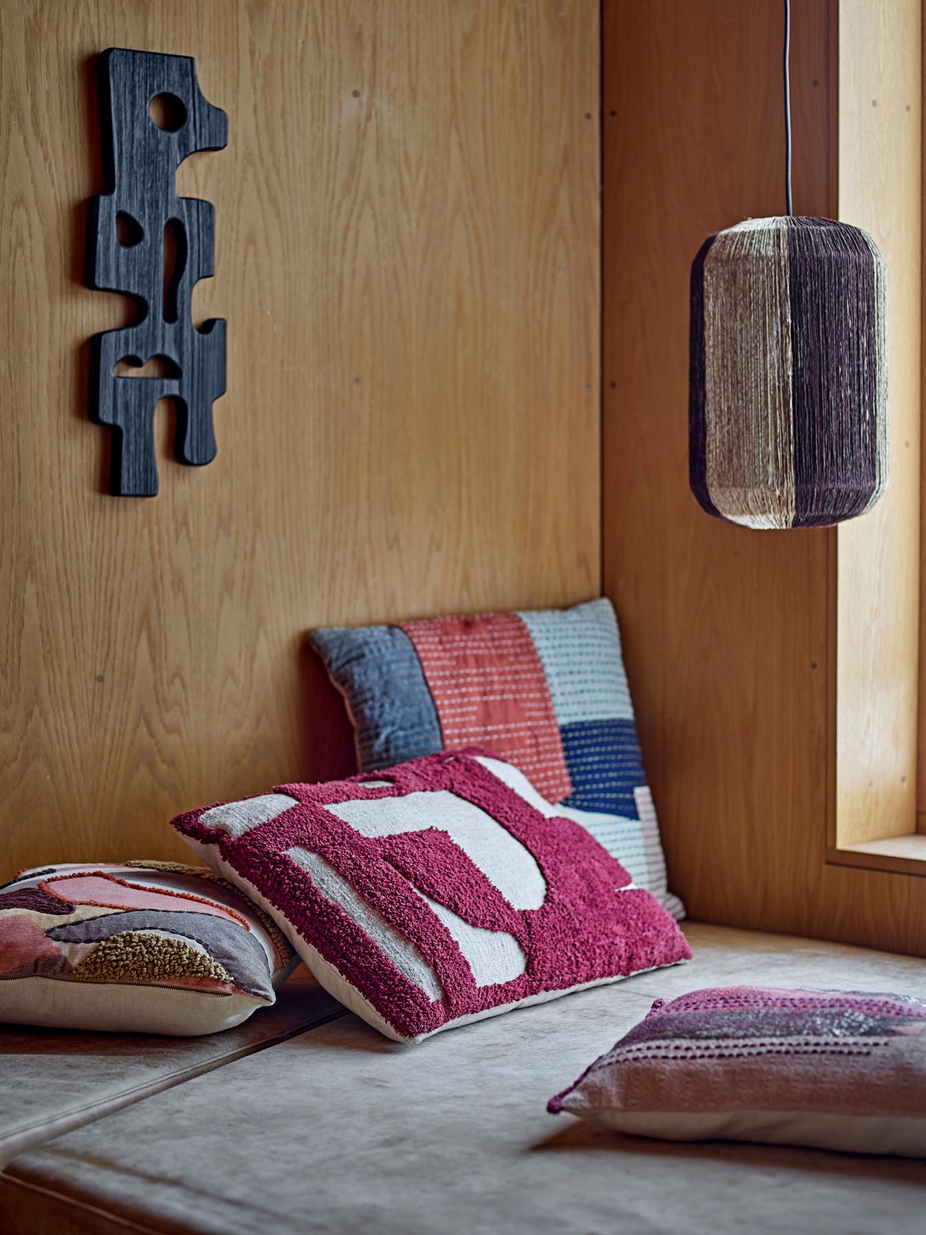 Bri Kissen, Braun, Baumwolle in Braun präsentiert im Onlineshop von KAQTU Design AG. Deko Kissen ist von Bloomingville