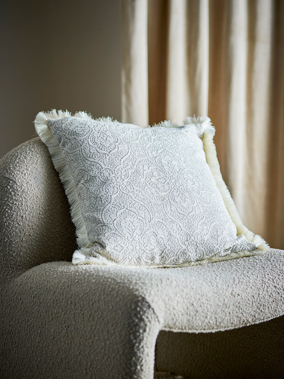 Cabrie Kissen, Natur, Polyester in Natur präsentiert im Onlineshop von KAQTU Design AG. Deko Kissen ist von Bloomingville
