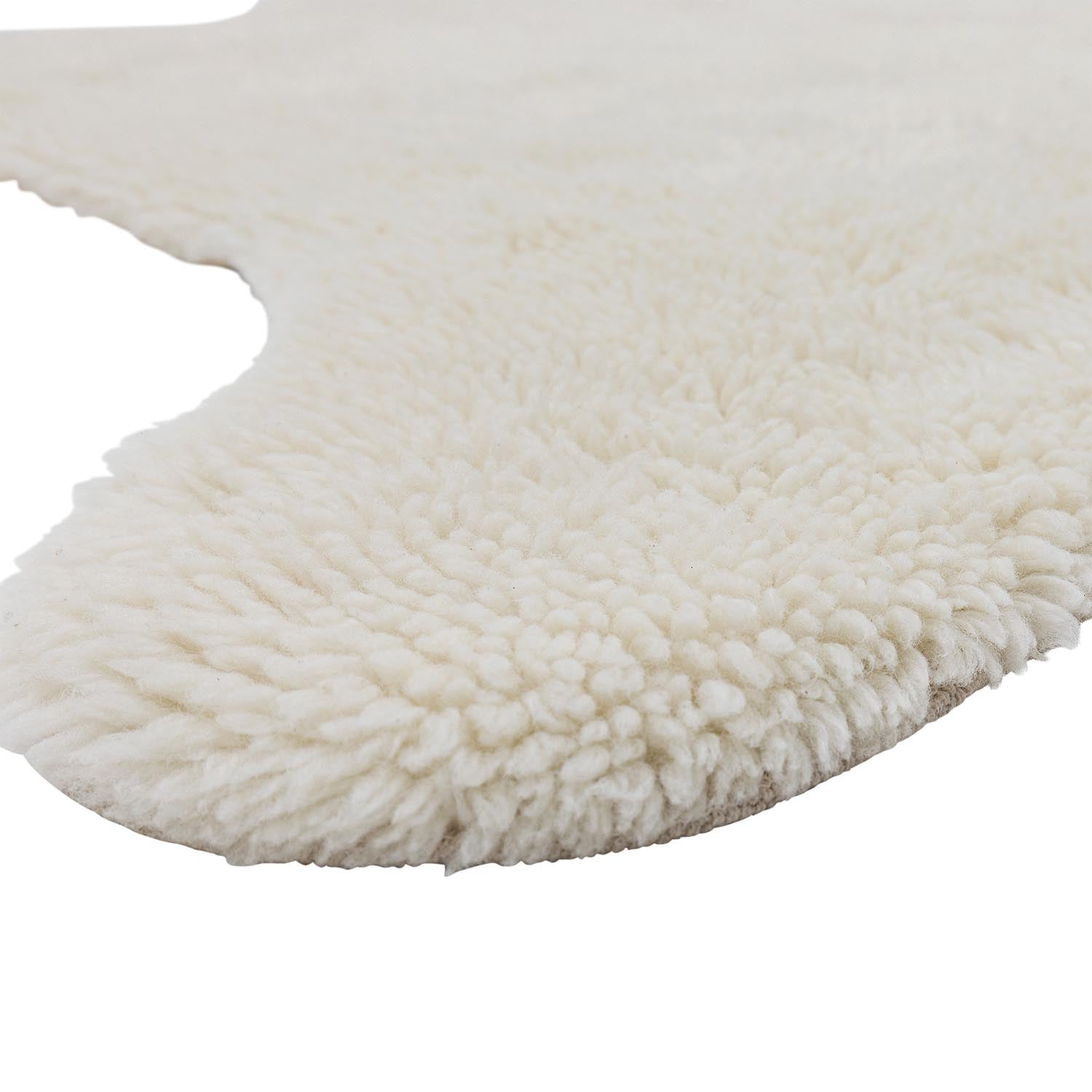 Bear Teppich, Weiß, Wolle in Weiß präsentiert im Onlineshop von KAQTU Design AG. Teppich ist von Bloomingville Mini