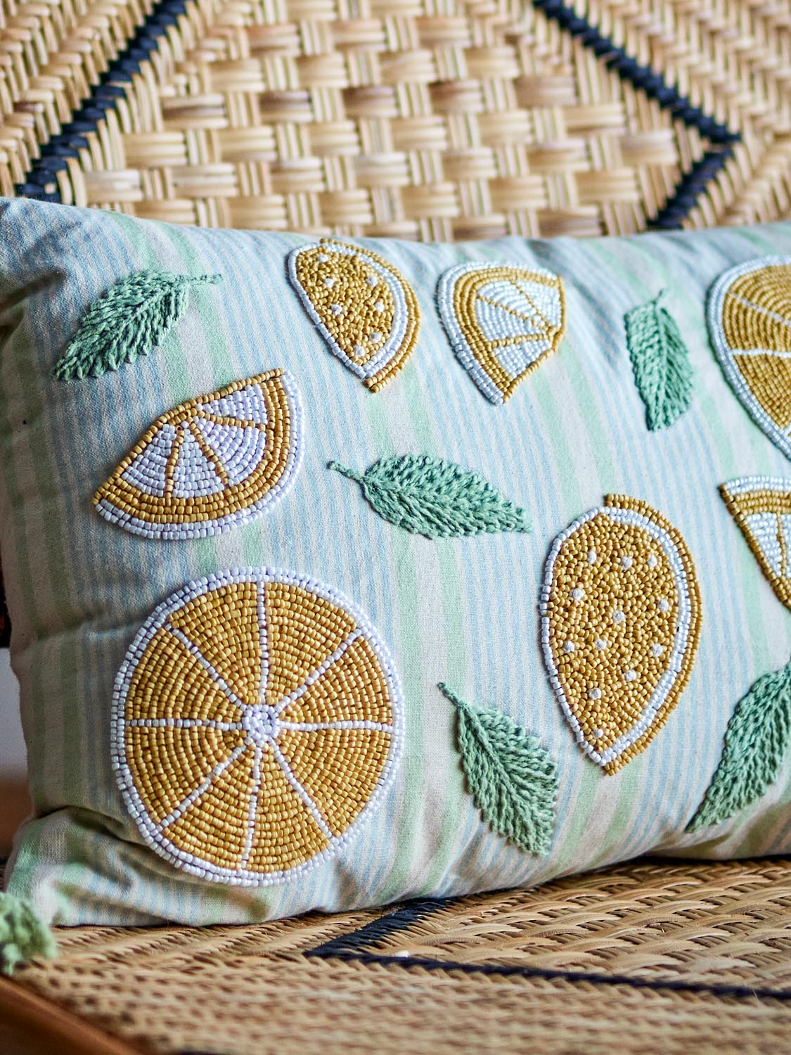 Lemon Kissen, Gelb, Baumwolle in Yellow präsentiert im Onlineshop von KAQTU Design AG. Deko Kissenbezug ist von Creative Collection