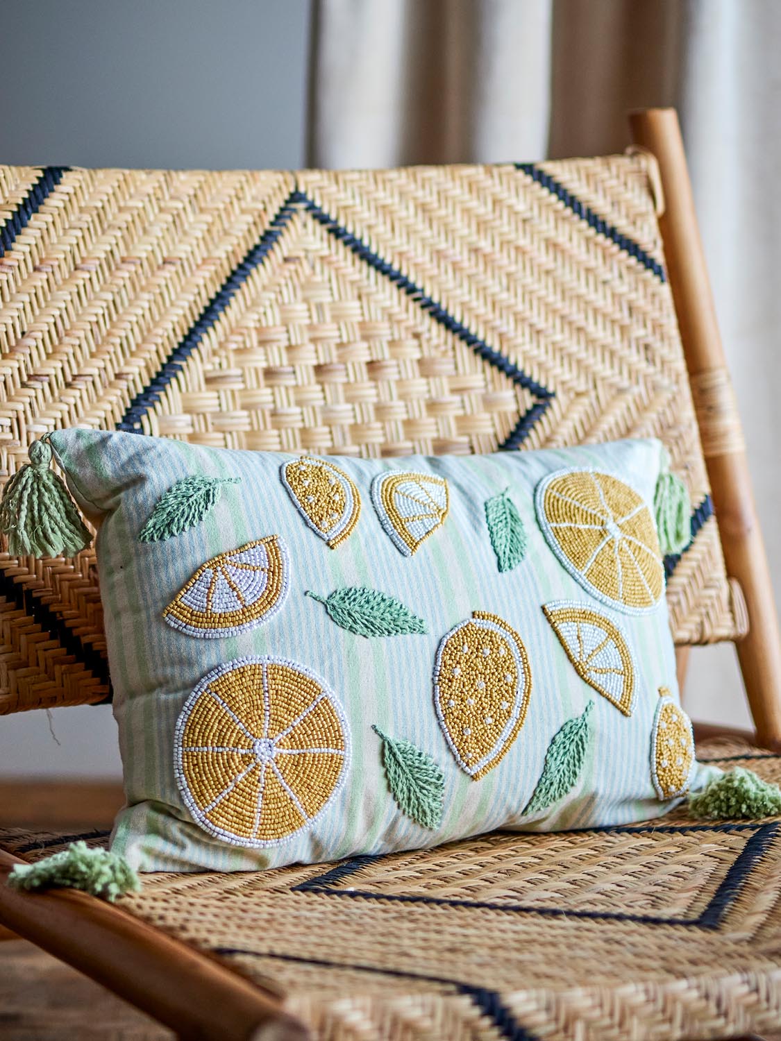 Lemon Kissen, Gelb, Baumwolle in Yellow präsentiert im Onlineshop von KAQTU Design AG. Deko Kissenbezug ist von Creative Collection