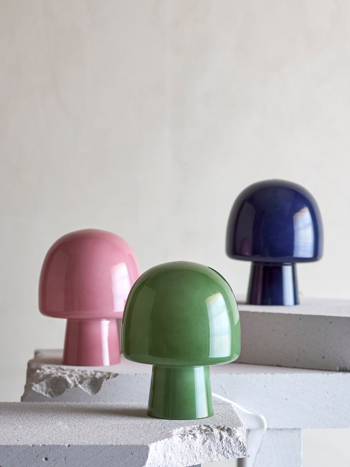 Paddy Tischlampe, Blue, Glas in Blau präsentiert im Onlineshop von KAQTU Design AG. Tischleuchte ist von Bloomingville