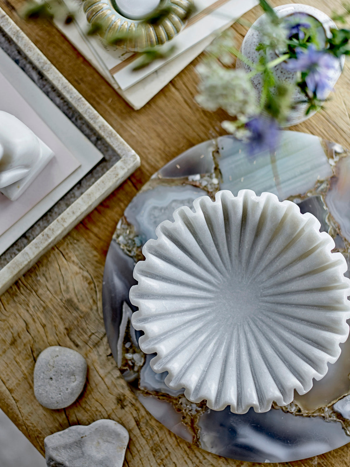 Harmonia Schale, Weiss, Marmor in Weiss präsentiert im Onlineshop von KAQTU Design AG. Schale ist von Bloomingville