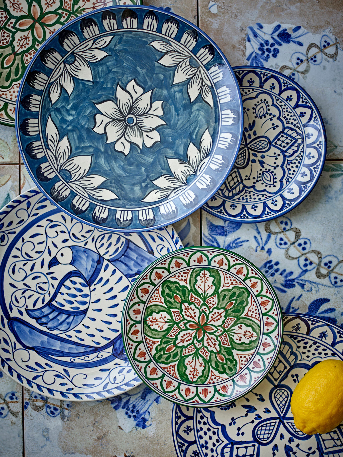 Karlie Teller, Blue, Steingut in Blau präsentiert im Onlineshop von KAQTU Design AG. Teller ist von Creative Collection