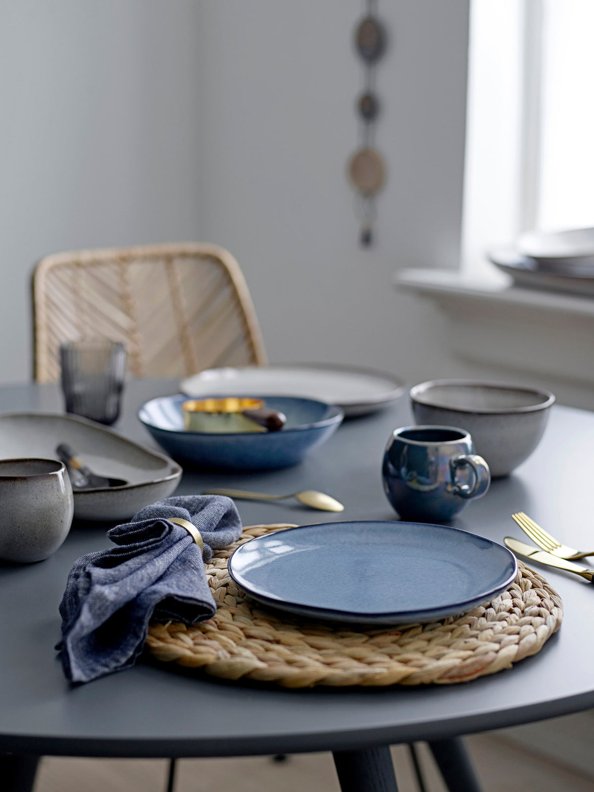 Sandrine Geschirrset, Blue, Steingut in Blau präsentiert im Onlineshop von KAQTU Design AG. Geschirrset ist von Bloomingville