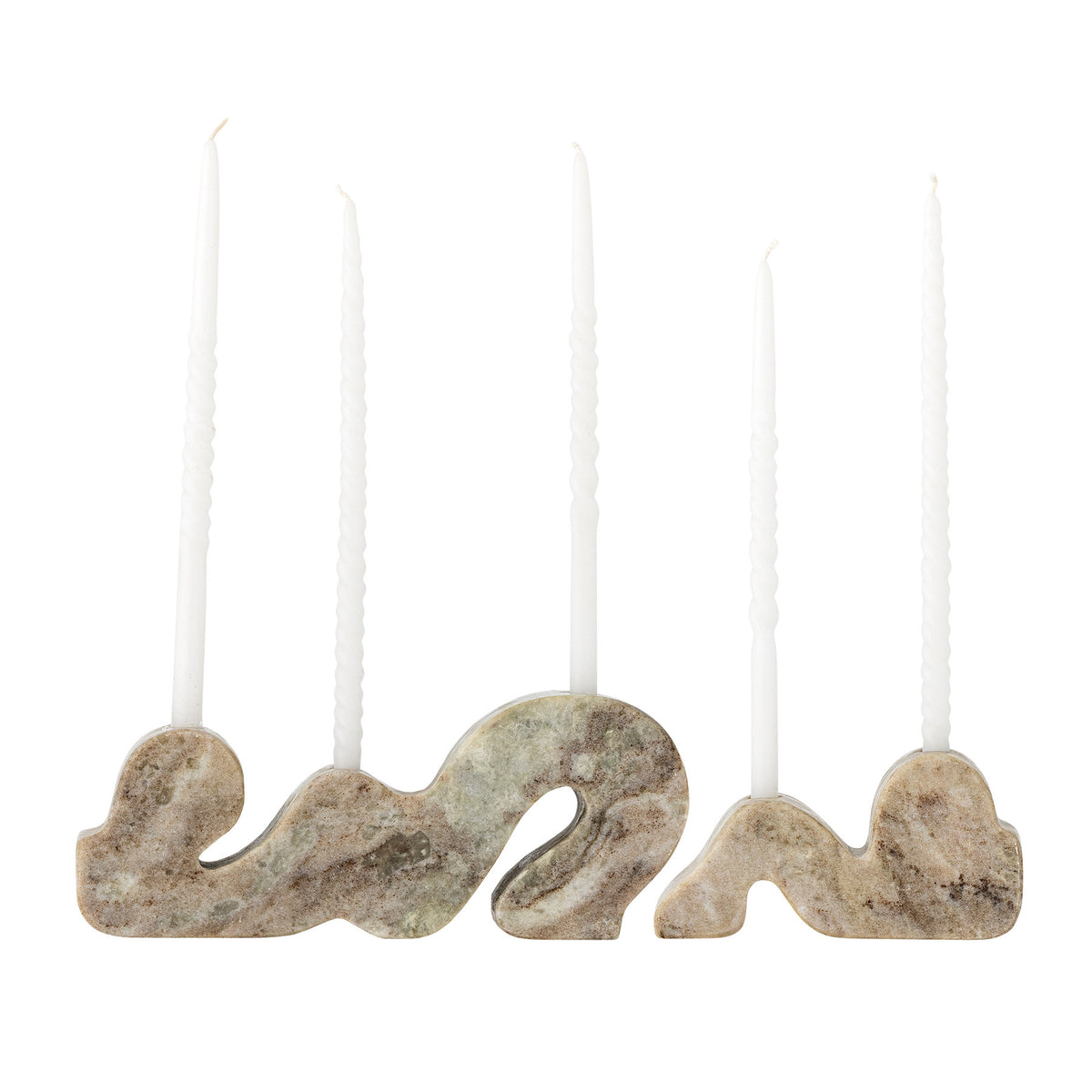 Liabella Kerzenhalter von Bloomingville aus beigem, poliertem Marmor mit geschwungener, skulpturaler Form im 2er-Set, grüne und braune Maserung sichtbar.
