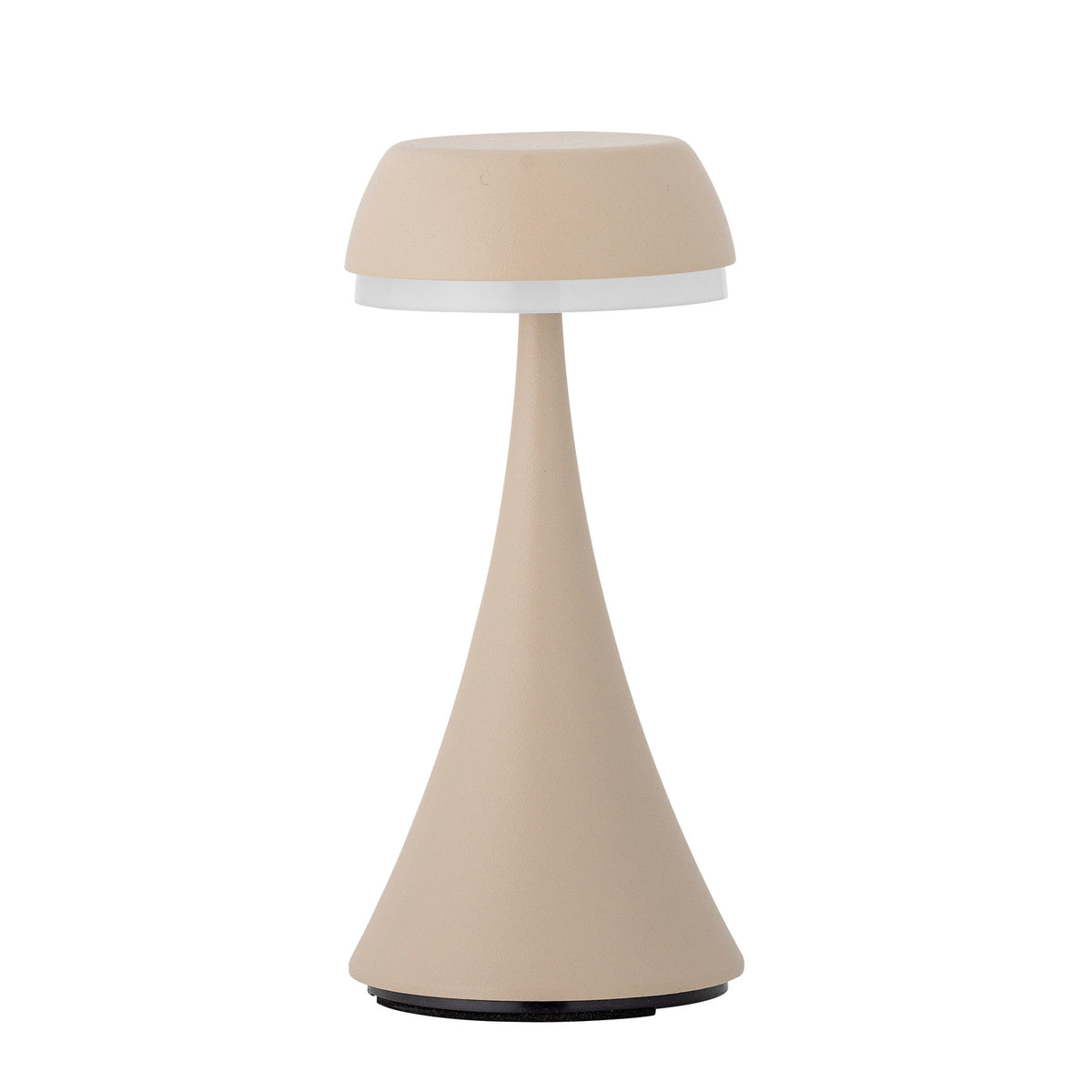 Tischleuchte Pepple von Bloomingville aus Aluminium in Beige, pulverbeschichtet, mit rundem Fuss, breitem Oberteil und weissem Kabel am Sockel.