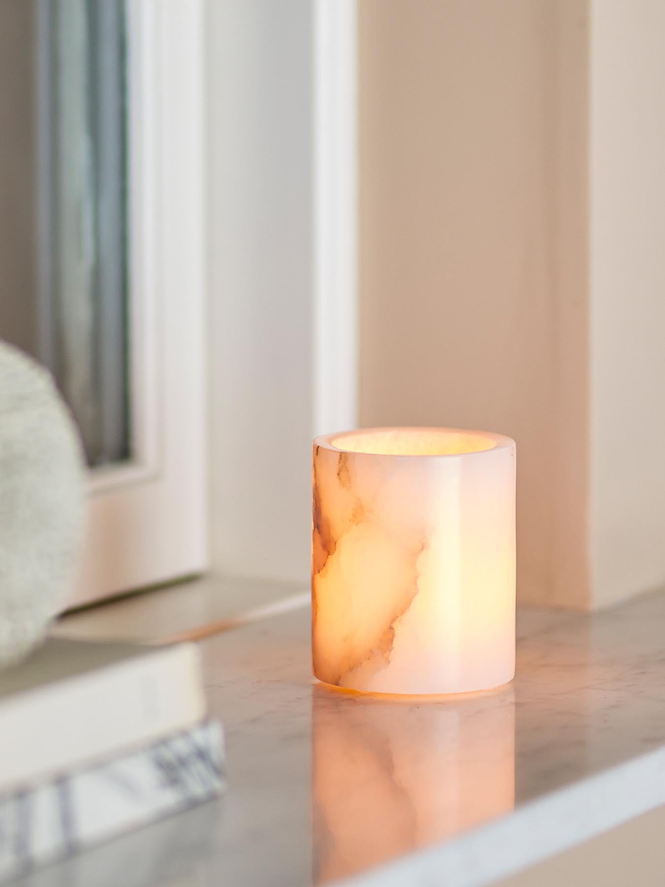 Annebel Teelichthalter, Weiß, Alabaster in Weiß präsentiert im Onlineshop von KAQTU Design AG. Kerzenständer ist von Bloomingville