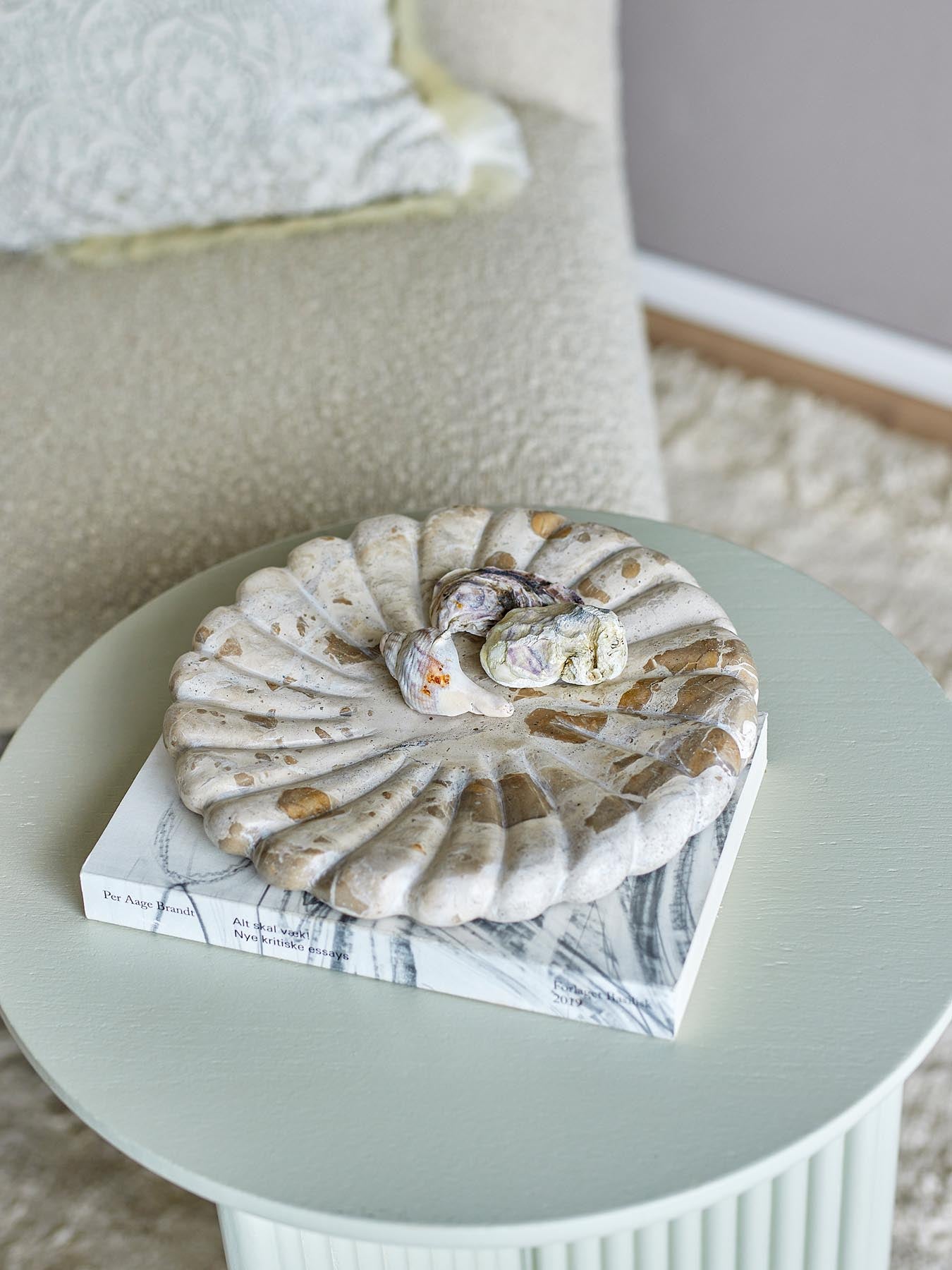 Marlie Tablett, Natur, Marmor in Natur präsentiert im Onlineshop von KAQTU Design AG. Kuchenuntersatz ist von Bloomingville
