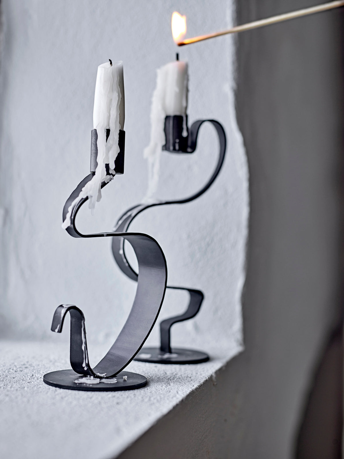 Do Kerzenhalter, Schwarz, Metall in Schwarz präsentiert im Onlineshop von KAQTU Design AG. Kerzenständer ist von Bloomingville