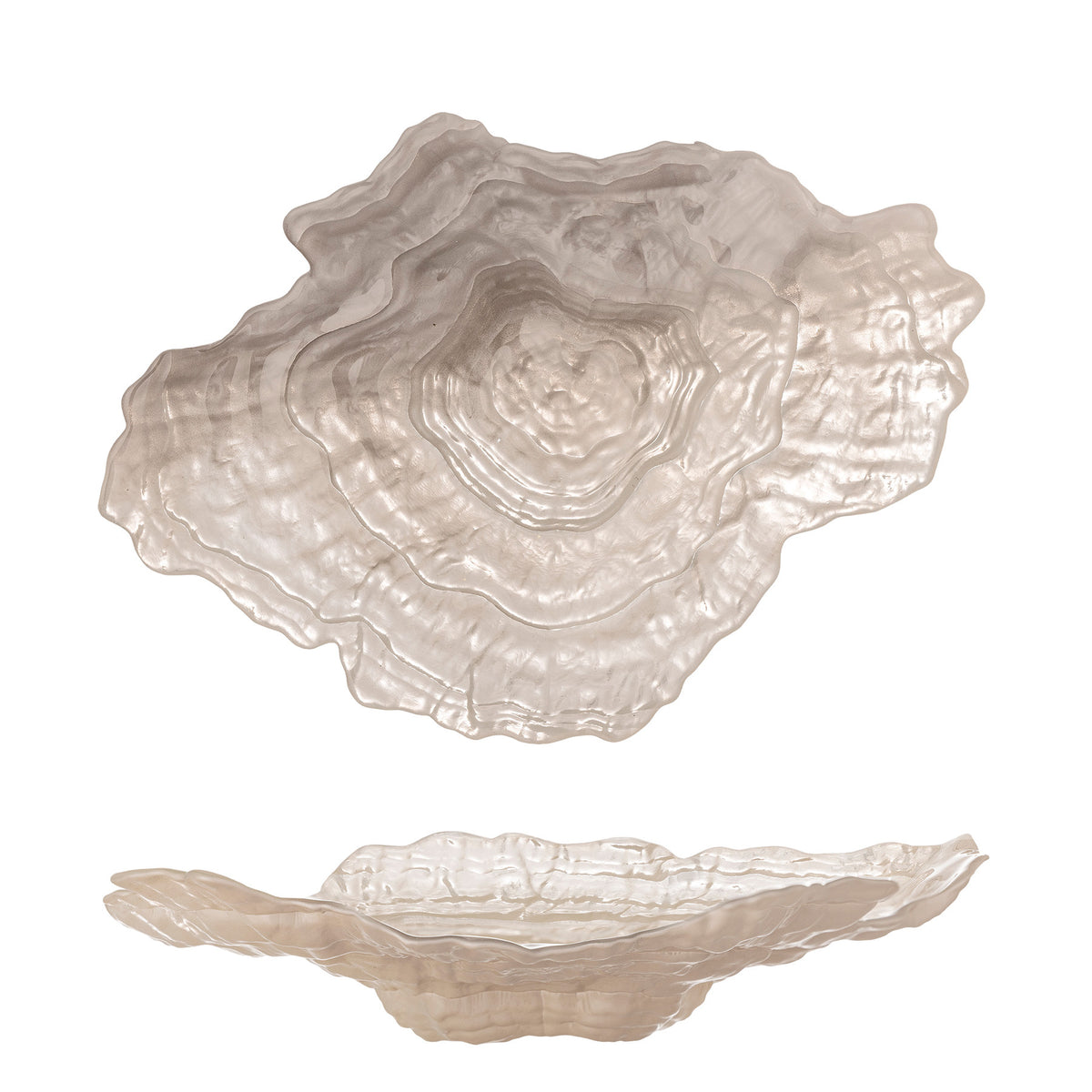 Glasschale in Beige mit organischer, leicht gewellter Form und glatter Oberfläche, Serie Aiku von Bloomingville, Masse 38 x 29 x 7 cm.