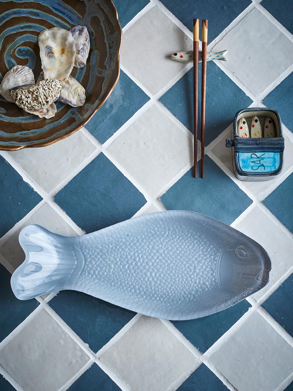 Yuna Tablett, Grau, Glas in Grey präsentiert im Onlineshop von KAQTU Design AG. Tablett ist von Creative Collection