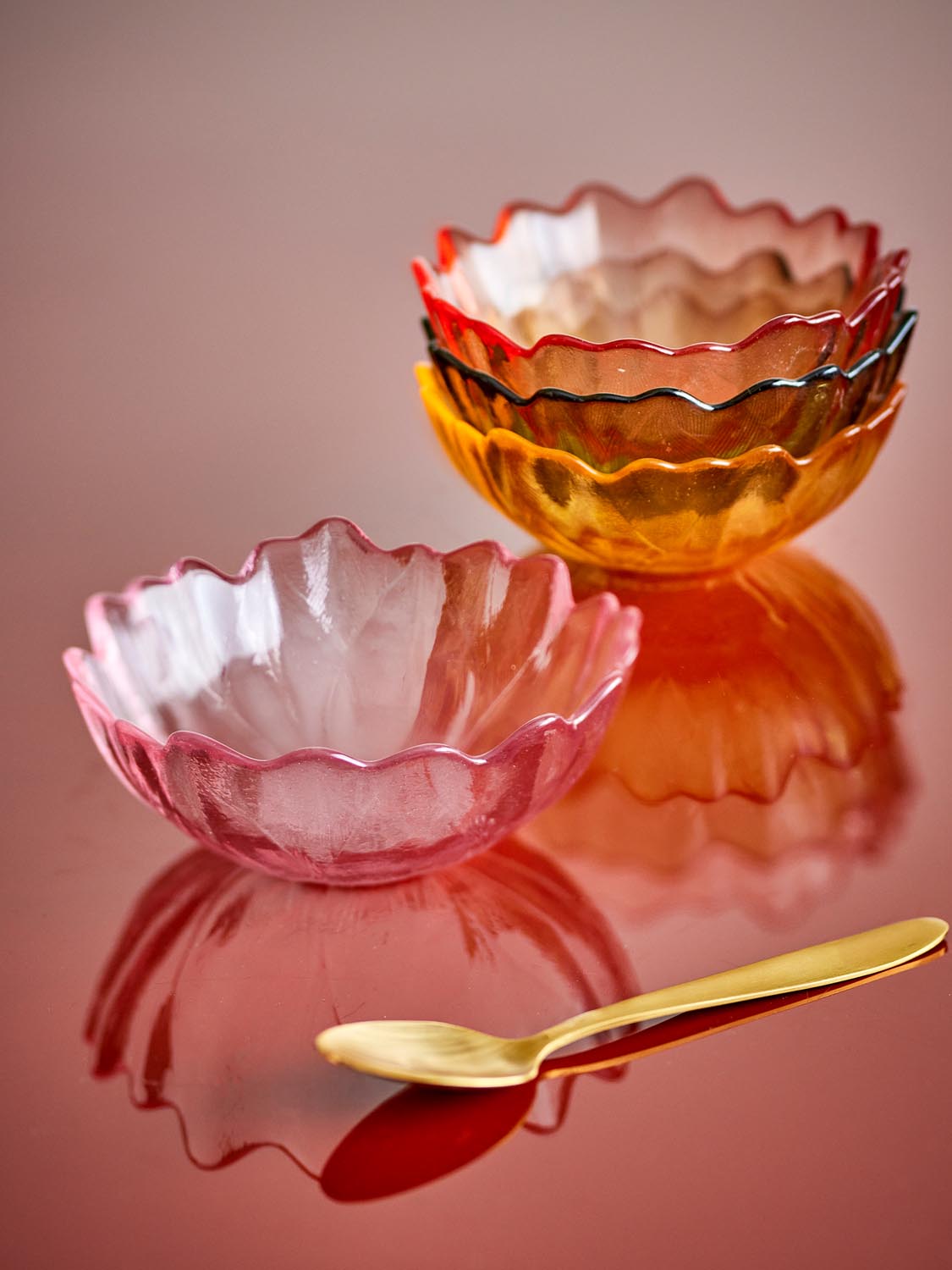 Kana Schale, Bunt, Glas in Multi präsentiert im Onlineshop von KAQTU Design AG. Schale ist von Bloomingville