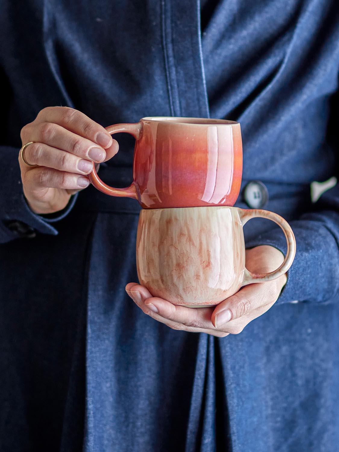 Roselyn Tasse, Rose, Steingut in Rose präsentiert im Onlineshop von KAQTU Design AG. Tasse ist von Bloomingville