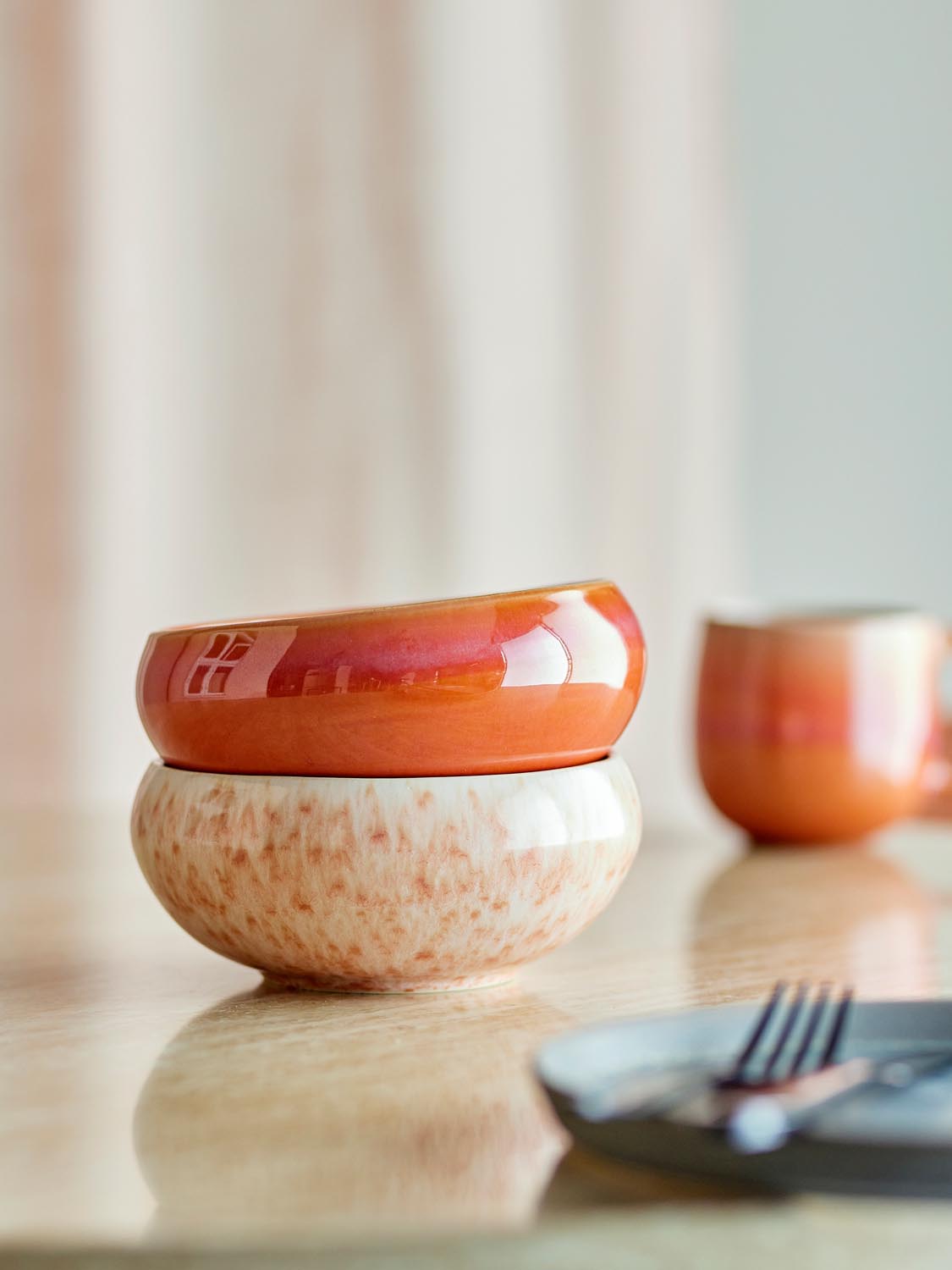 Roselyn Schale, Rose, Steingut in Rose präsentiert im Onlineshop von KAQTU Design AG. Schale ist von Bloomingville