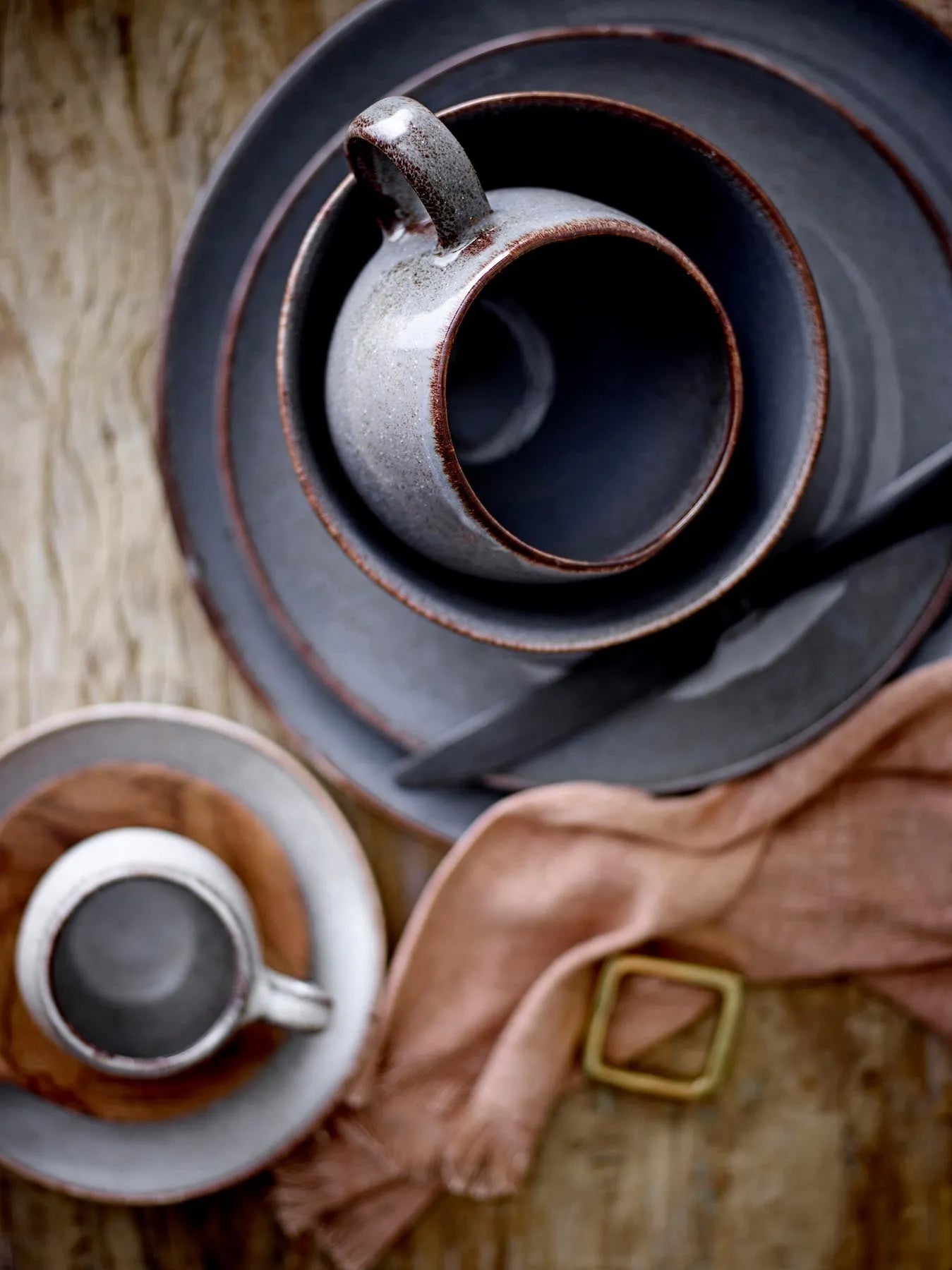 Sandrine Frühstück Set, Grau, Steingut in Grau präsentiert im Onlineshop von KAQTU Design AG. Geschirr ist von Bloomingville