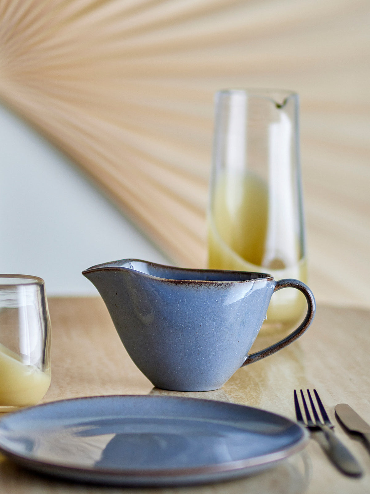 Sandrine Sauciere, Grau, Steingut in Grau präsentiert im Onlineshop von KAQTU Design AG. Milchkanne / Saucier ist von Bloomingville