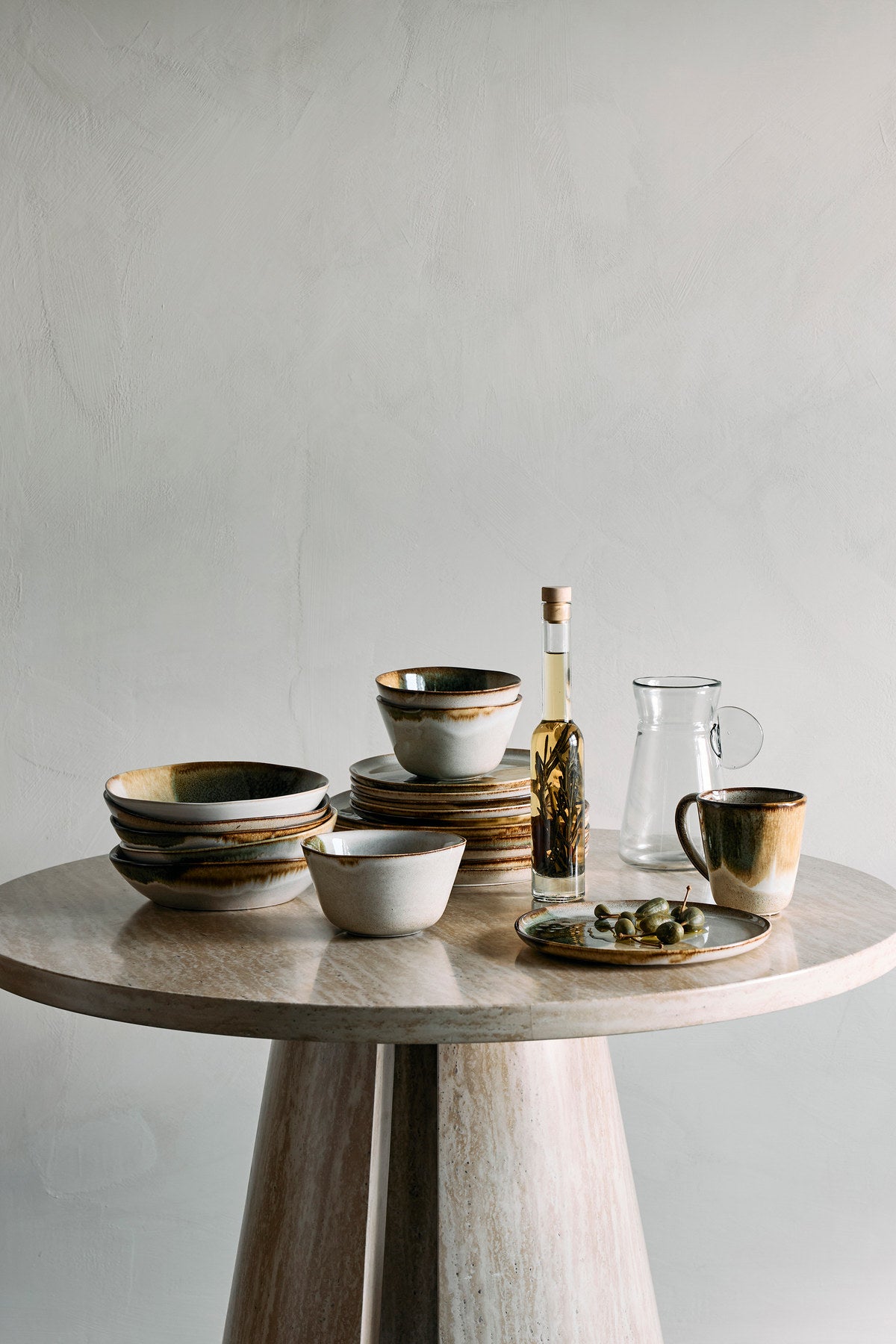 Jules Teller, Grün, Steingut in Green präsentiert im Onlineshop von KAQTU Design AG. Teller ist von Bloomingville