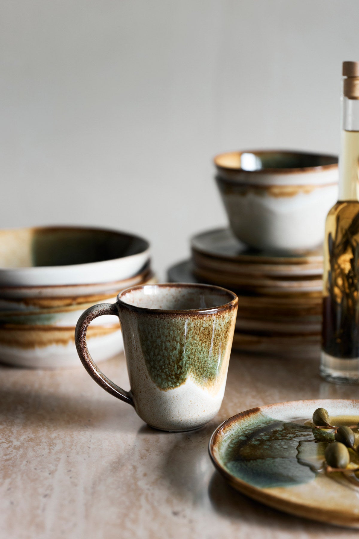 Jules Becher, Grün, Steingut in Green präsentiert im Onlineshop von KAQTU Design AG. Tasse ist von Bloomingville