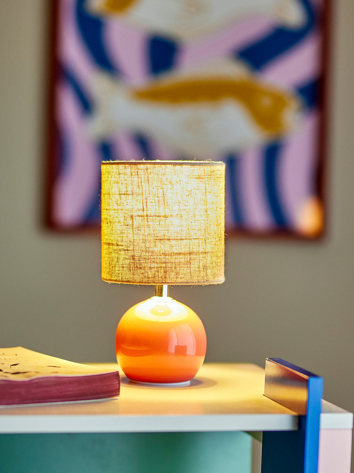 Valdis Tischlampe, Rose, Steingut in Rose präsentiert im Onlineshop von KAQTU Design AG. Tischleuchte ist von Bloomingville