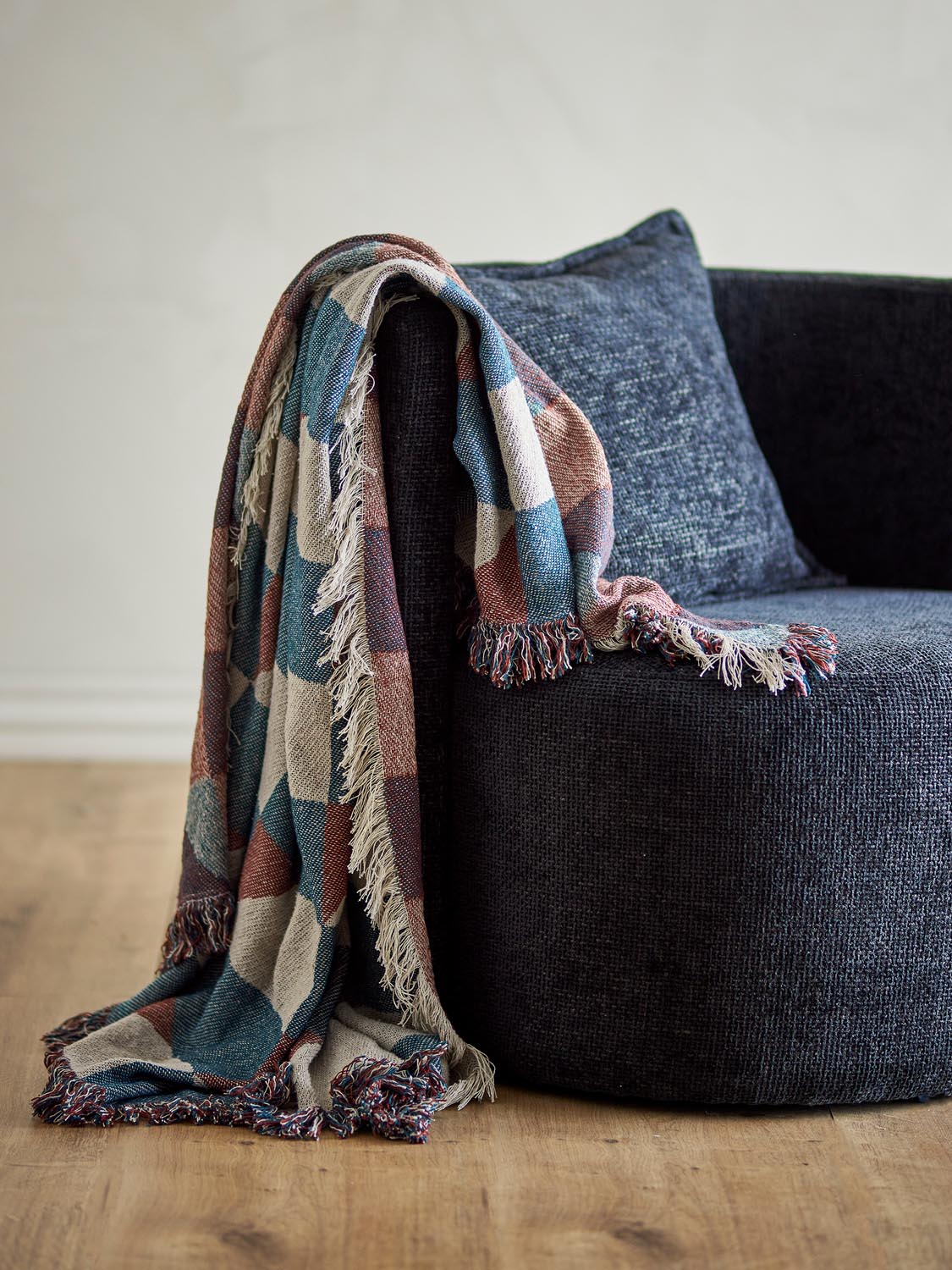 True Decke, Bunt, Recycelte Baumwolle in Multi präsentiert im Onlineshop von KAQTU Design AG. Bettüberwurf ist von Bloomingville