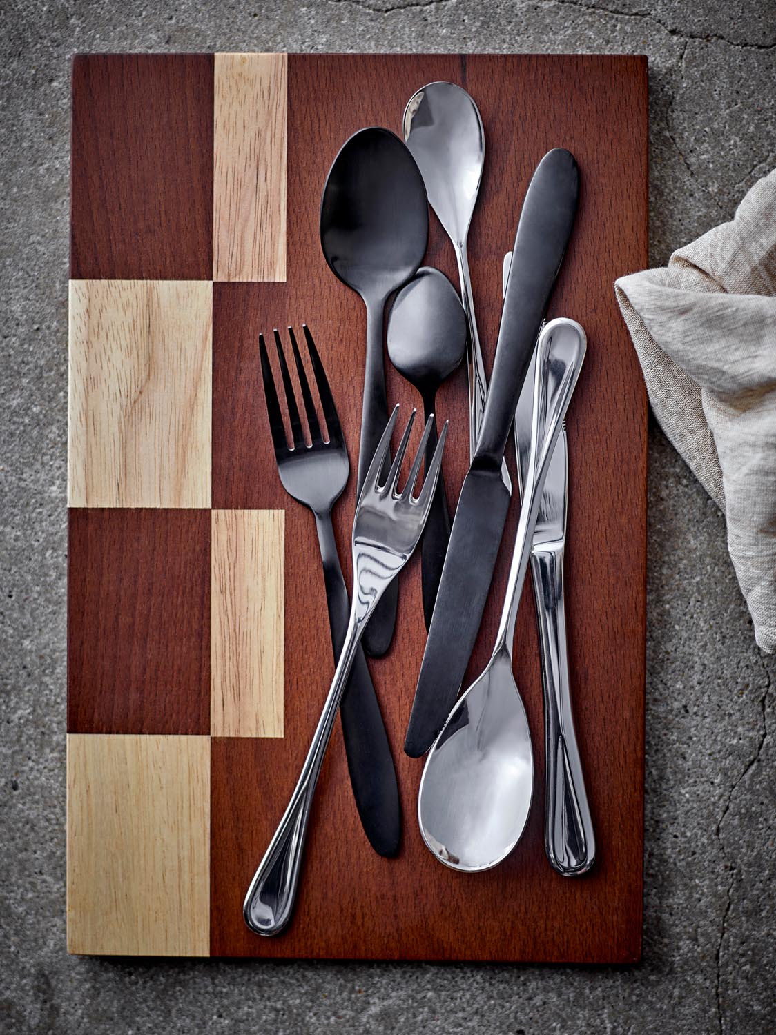 Seldon Schneidebrett, Braun, Gummibaumholz in Brown präsentiert im Onlineshop von KAQTU Design AG. Schneidbrett ist von Bloomingville