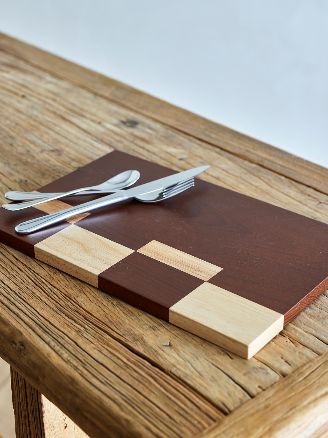 Seldon Schneidebrett, Braun, Gummibaumholz in Brown präsentiert im Onlineshop von KAQTU Design AG. Schneidbrett ist von Bloomingville