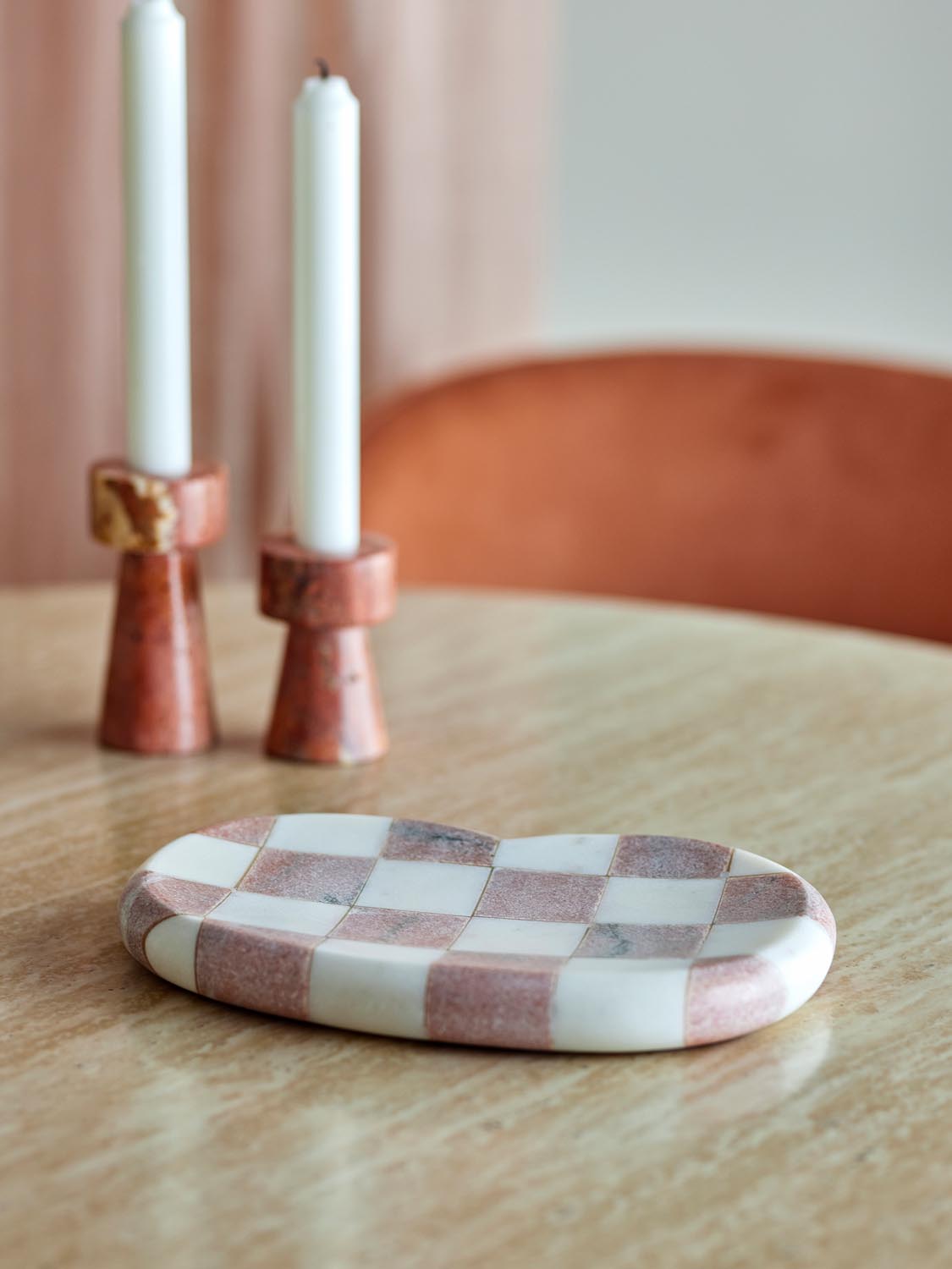 Petrea Tablett, Rose, Marmor in Rose präsentiert im Onlineshop von KAQTU Design AG. Tablett ist von Bloomingville