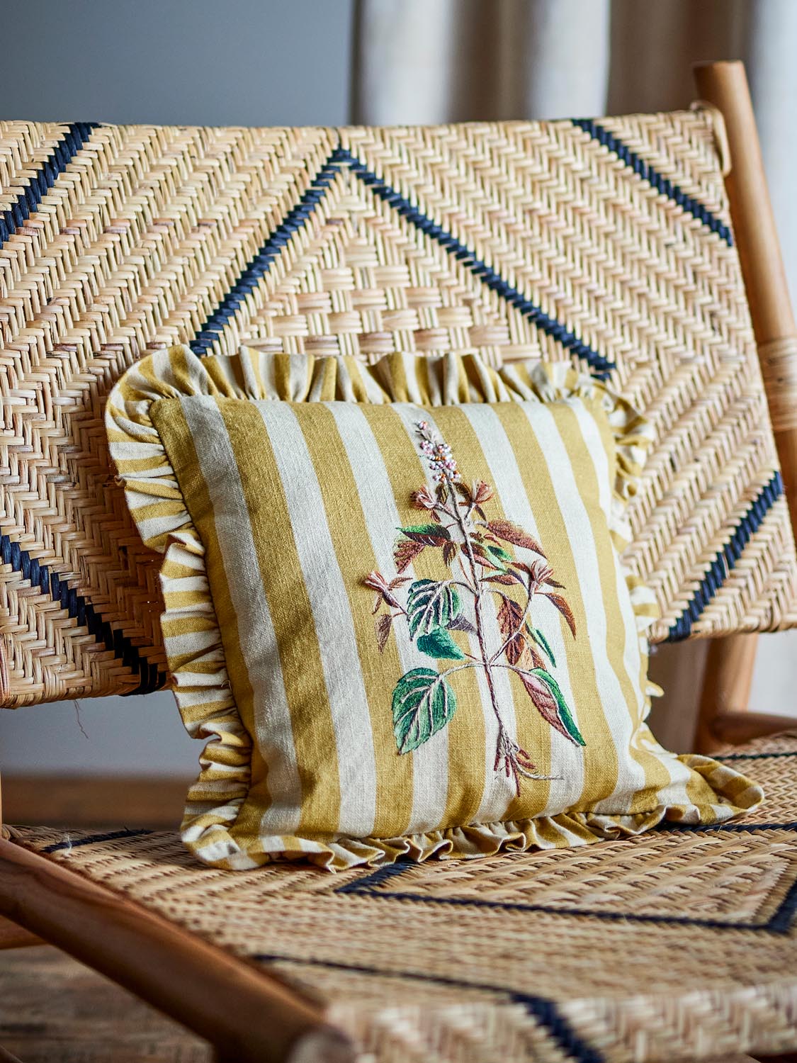 Camila Kissen, Gelb, Baumwolle in Yellow präsentiert im Onlineshop von KAQTU Design AG. Deko Kissenbezug ist von Creative Collection