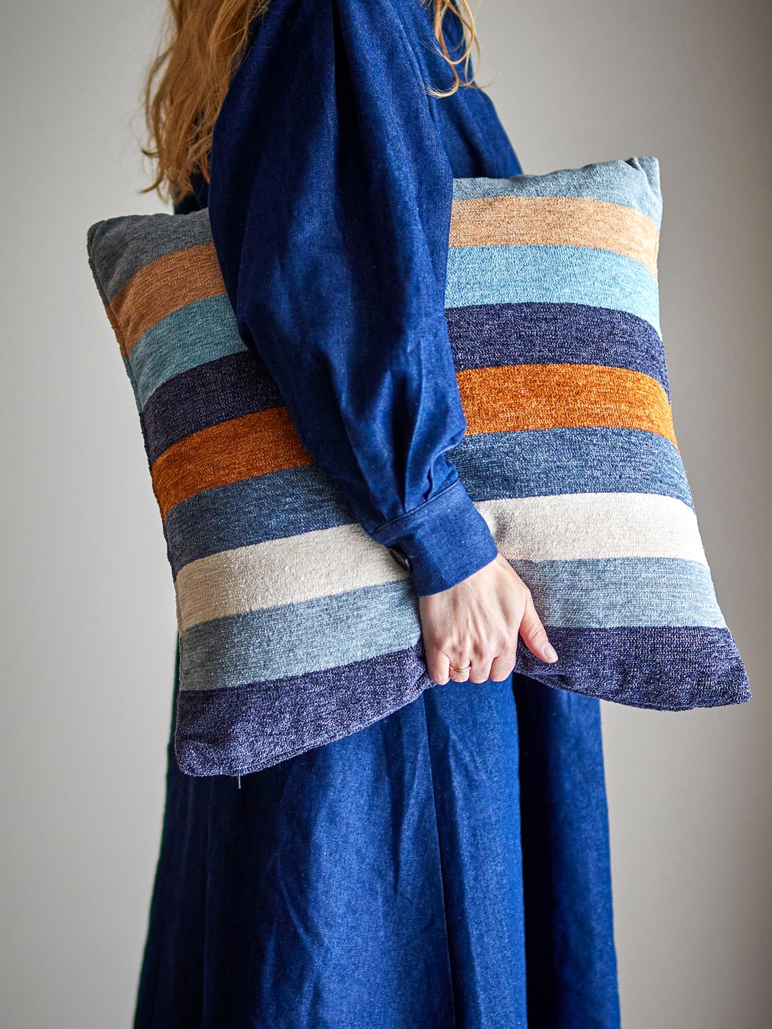 Gyani Kissen, Blau, Baumwolle OEKO-TEX® in Blue präsentiert im Onlineshop von KAQTU Design AG. Deko Kissenbezug ist von Bloomingville