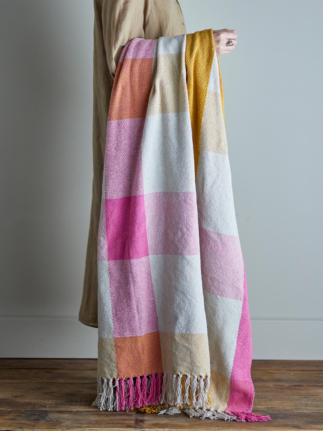 Hadley Decke, Bunt, Recycelte Baumwolle in Multi präsentiert im Onlineshop von KAQTU Design AG. Bettüberwurf ist von Creative Collection