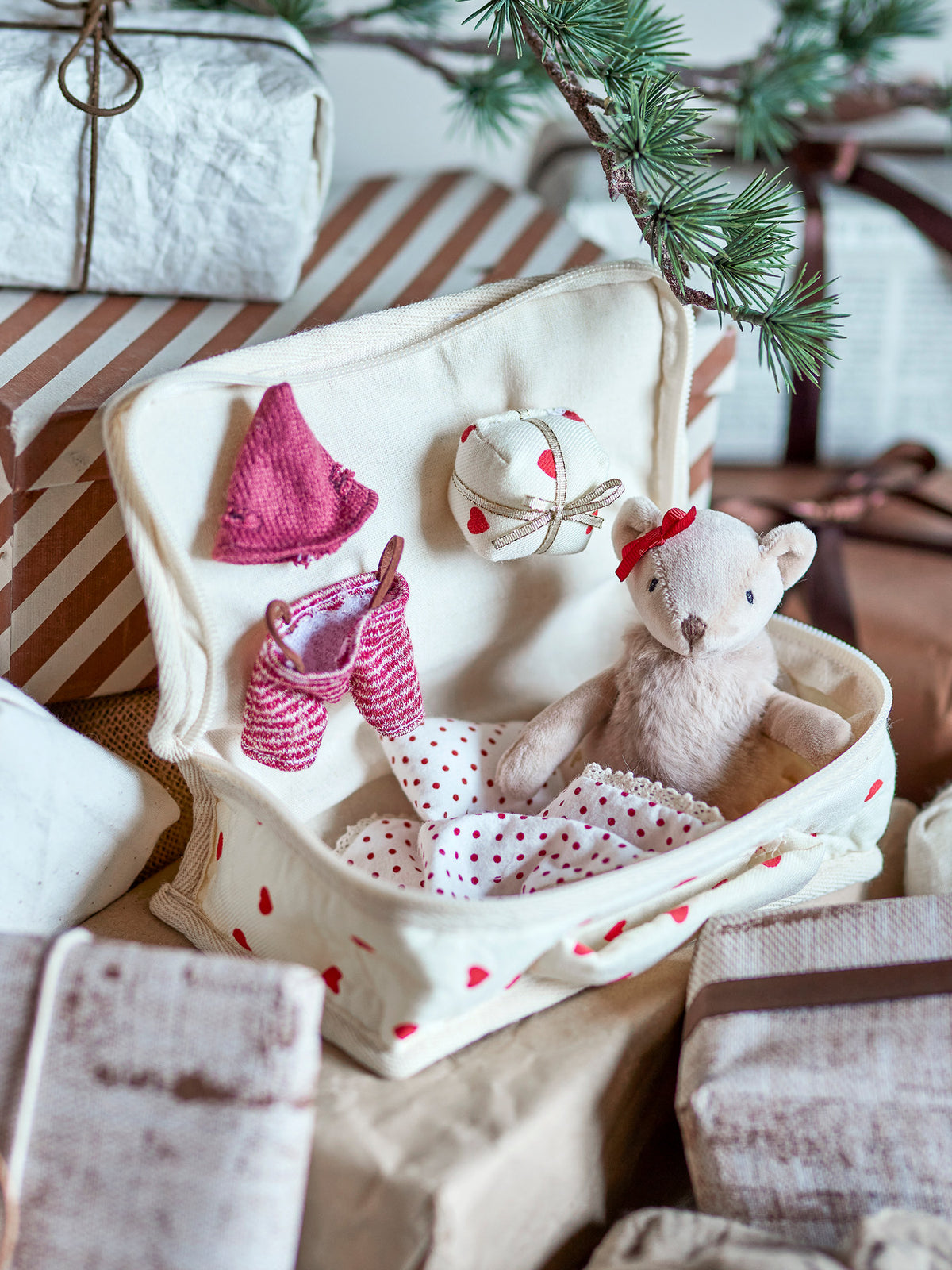 Lara Puppe, Bunt, Baumwolle in Multi präsentiert im Onlineshop von KAQTU Design AG. Zelt Kids ist von Bloomingville Mini