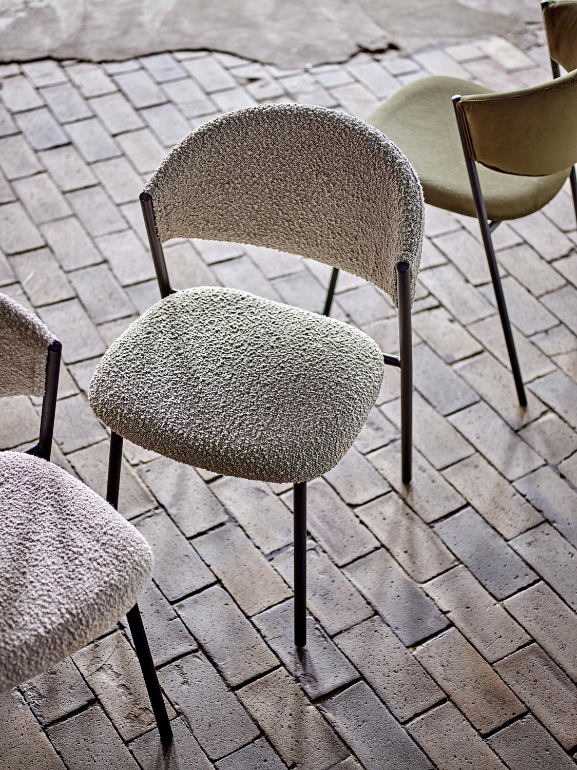 Marlo Esszimmerstuhl, Grau, Polyester in Grey präsentiert im Onlineshop von KAQTU Design AG. Stuhl ist von Bloomingville
