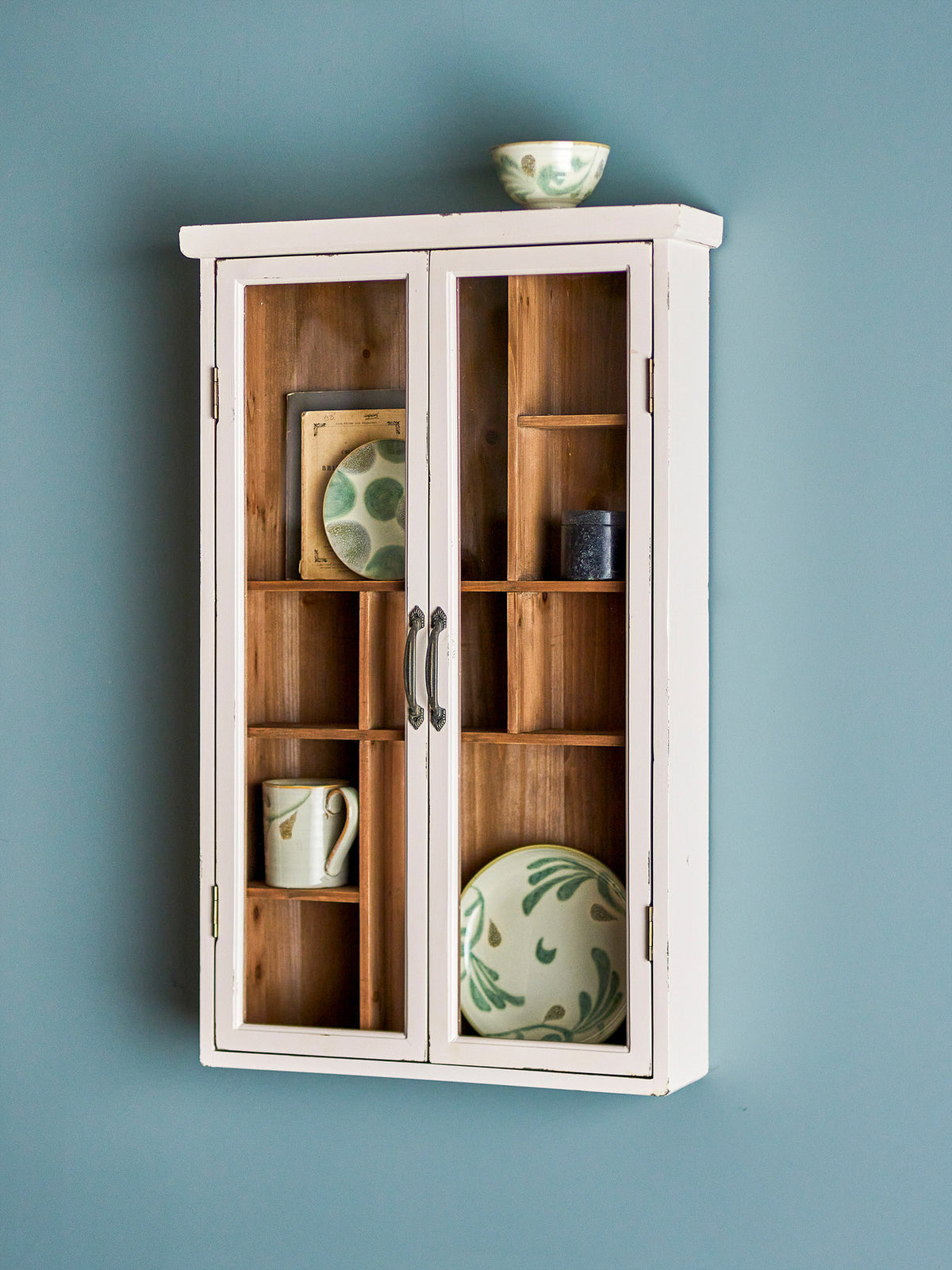Hazem Kabinett, Weiss, Tannenholz in White präsentiert im Onlineshop von KAQTU Design AG. Cabinet ist von Creative Collection
