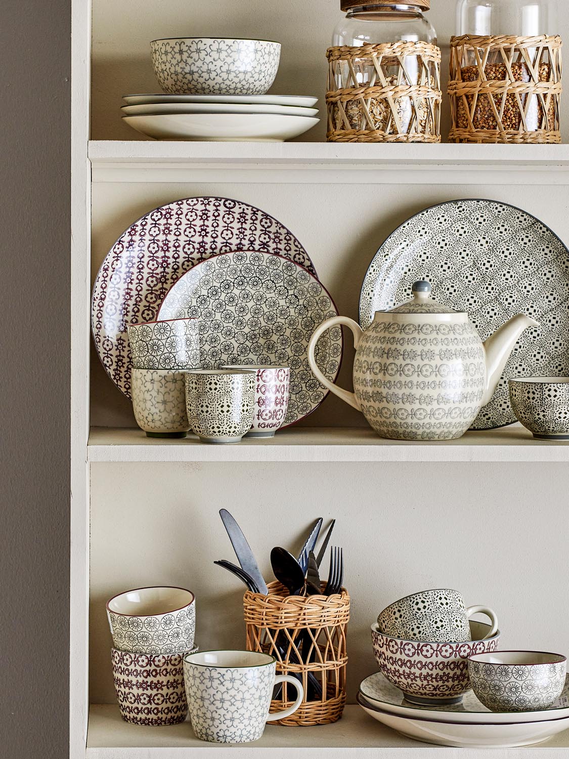 Karine Tasse, Bunt, Steingut in Multi präsentiert im Onlineshop von KAQTU Design AG. Tasse ist von Bloomingville