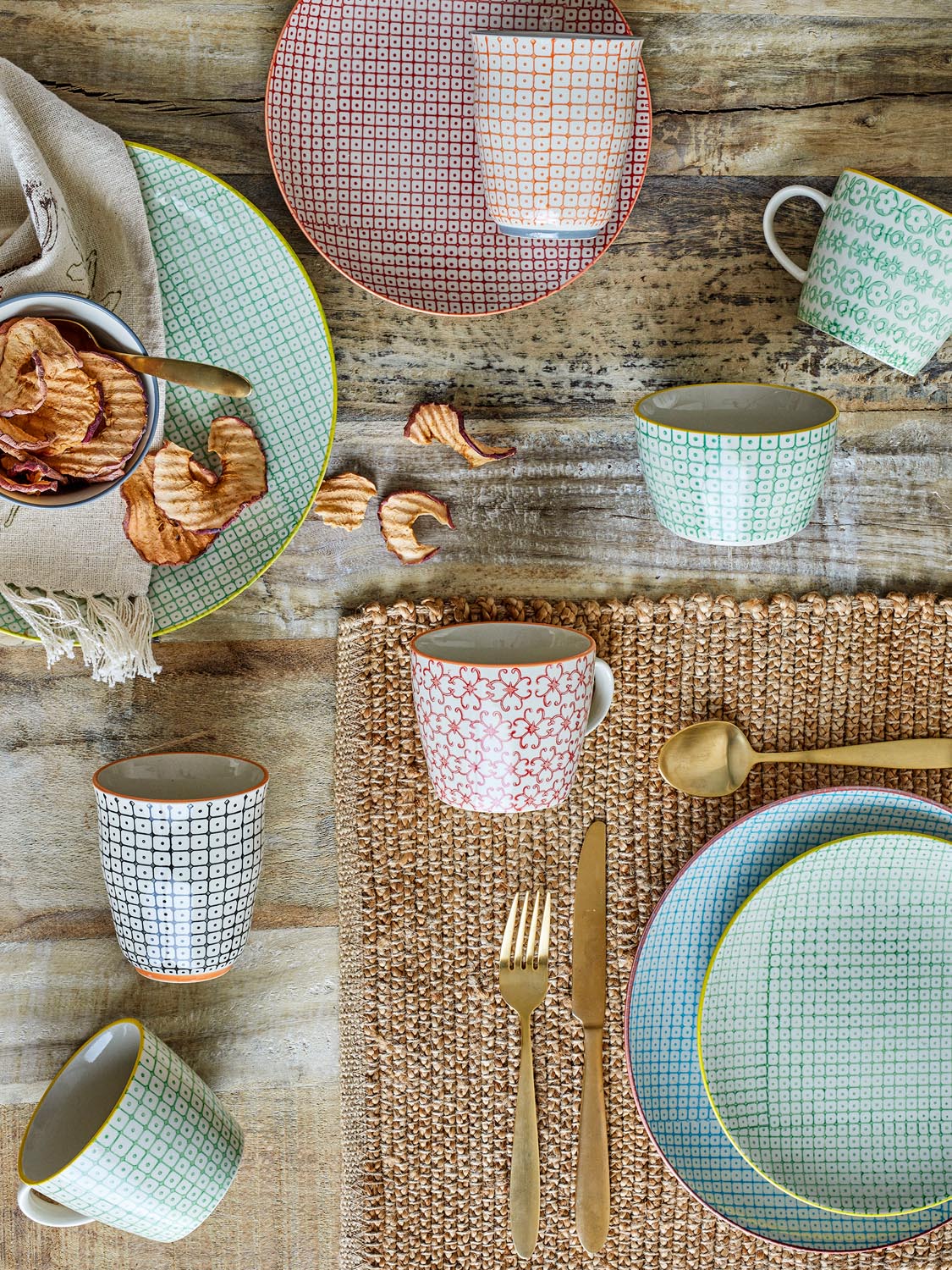 Carla Teller, Bunt, Steingut in Multi präsentiert im Onlineshop von KAQTU Design AG. Teller ist von Bloomingville