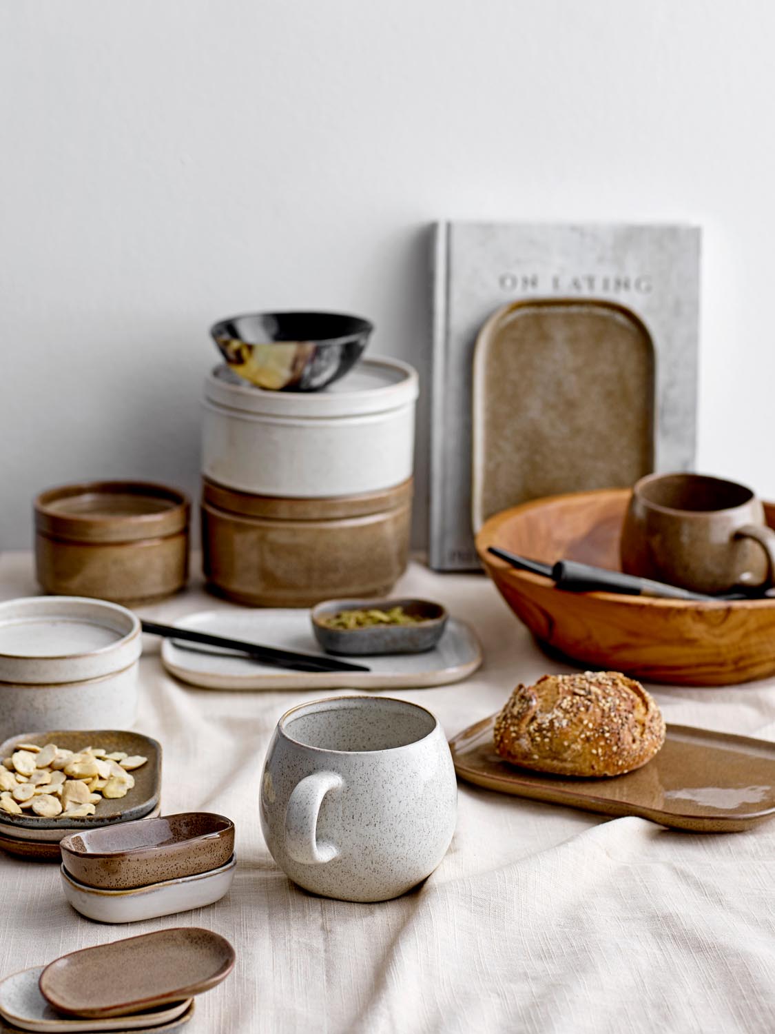 Addison Teller, Bunt, Steingut in Multi präsentiert im Onlineshop von KAQTU Design AG. Teller ist von Bloomingville