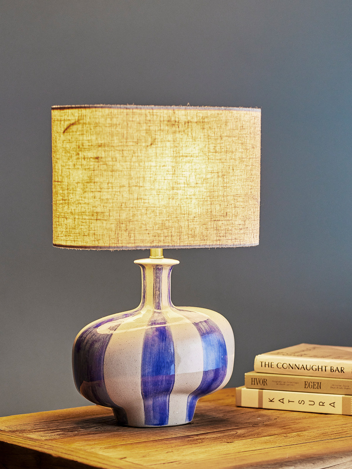 Alida Tischlampe, Bunt, Steingut in Multi präsentiert im Onlineshop von KAQTU Design AG. Tischleuchte ist von Creative Collection