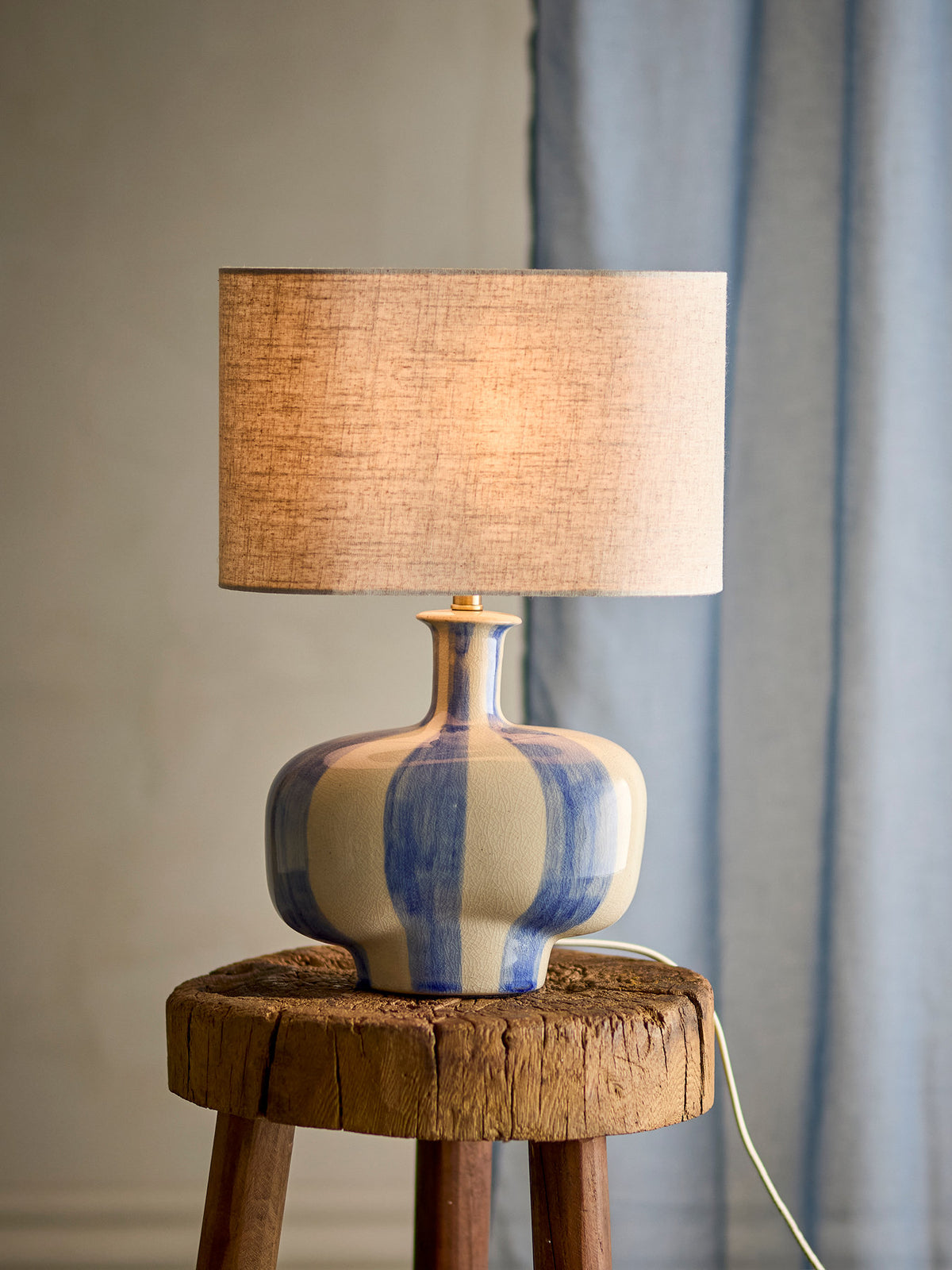 Alida Tischlampe, Bunt, Steingut in Multi präsentiert im Onlineshop von KAQTU Design AG. Tischleuchte ist von Creative Collection