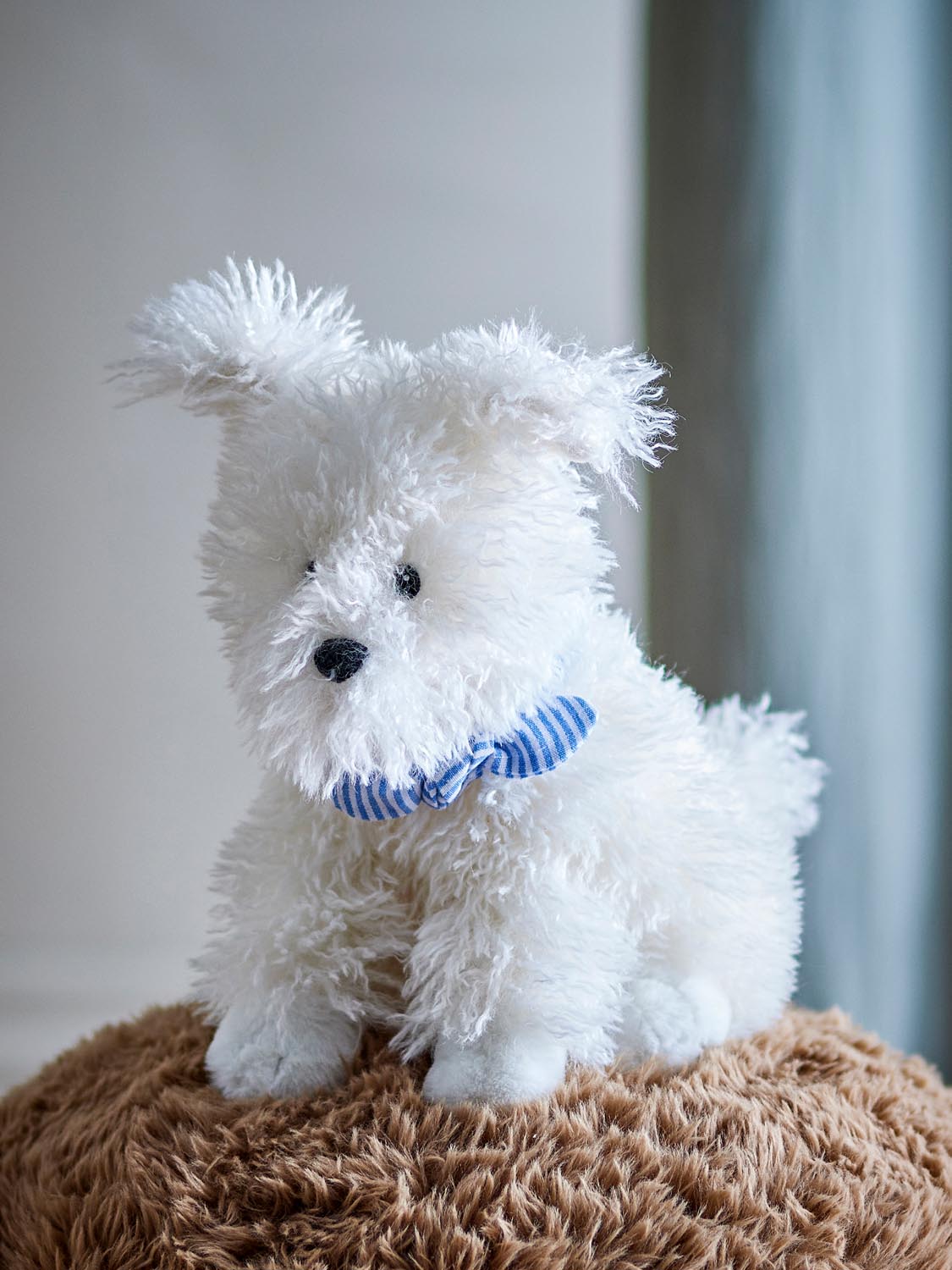 Tito Plüschtier, Weiß, Polyester in White präsentiert im Onlineshop von KAQTU Design AG. Zelt Kids ist von Bloomingville Mini