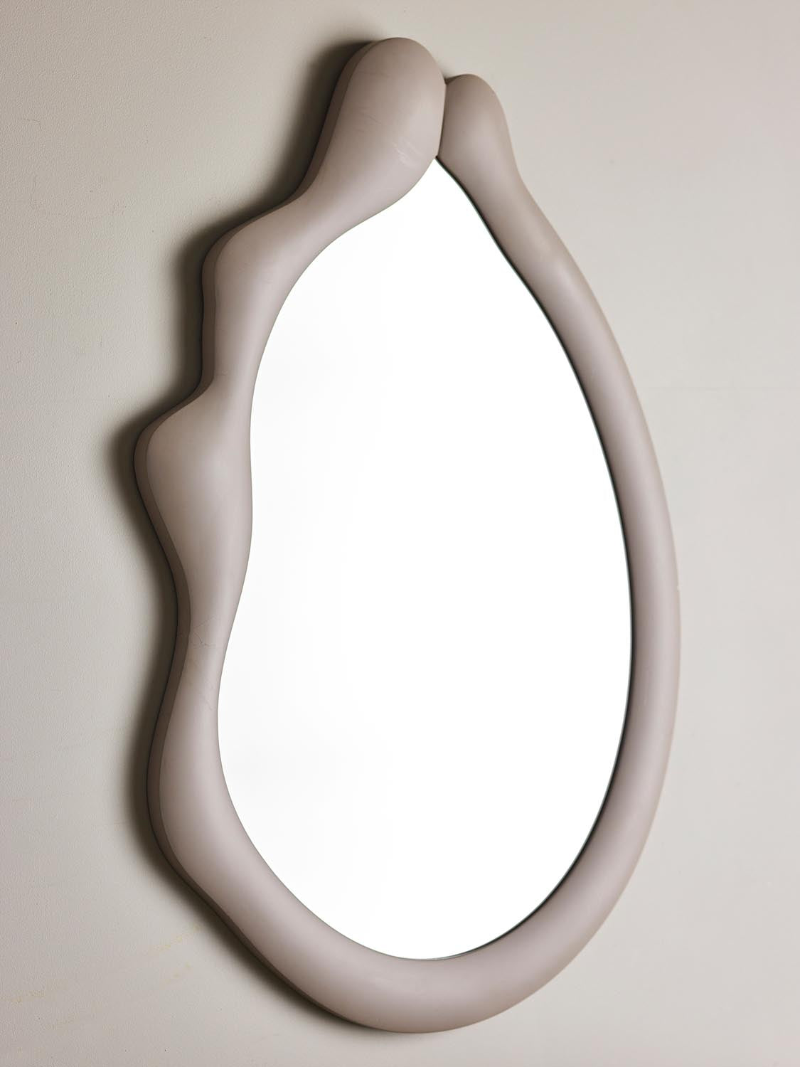 Aika Wand-Spiegel, Natur, MDF in Nature präsentiert im Onlineshop von KAQTU Design AG. Spiegel ist von Bloomingville