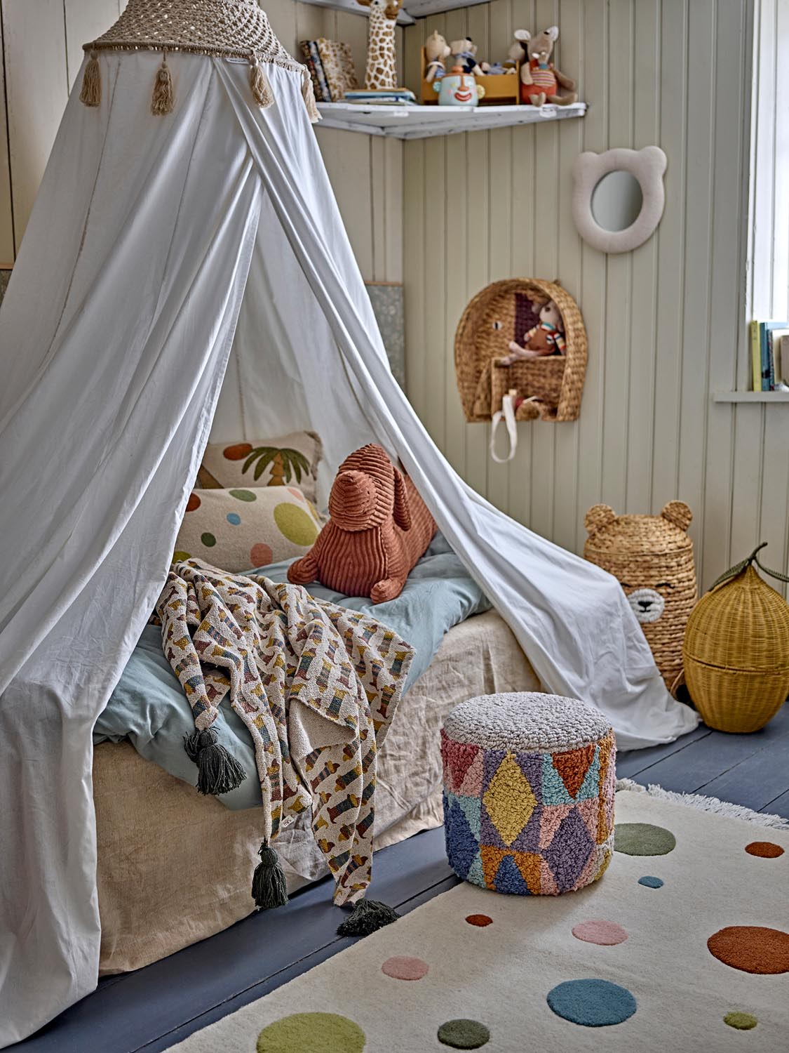 Miaki Pouf, Bunt, Baumwolle in Multi präsentiert im Onlineshop von KAQTU Design AG. Pouf ist von Bloomingville Mini