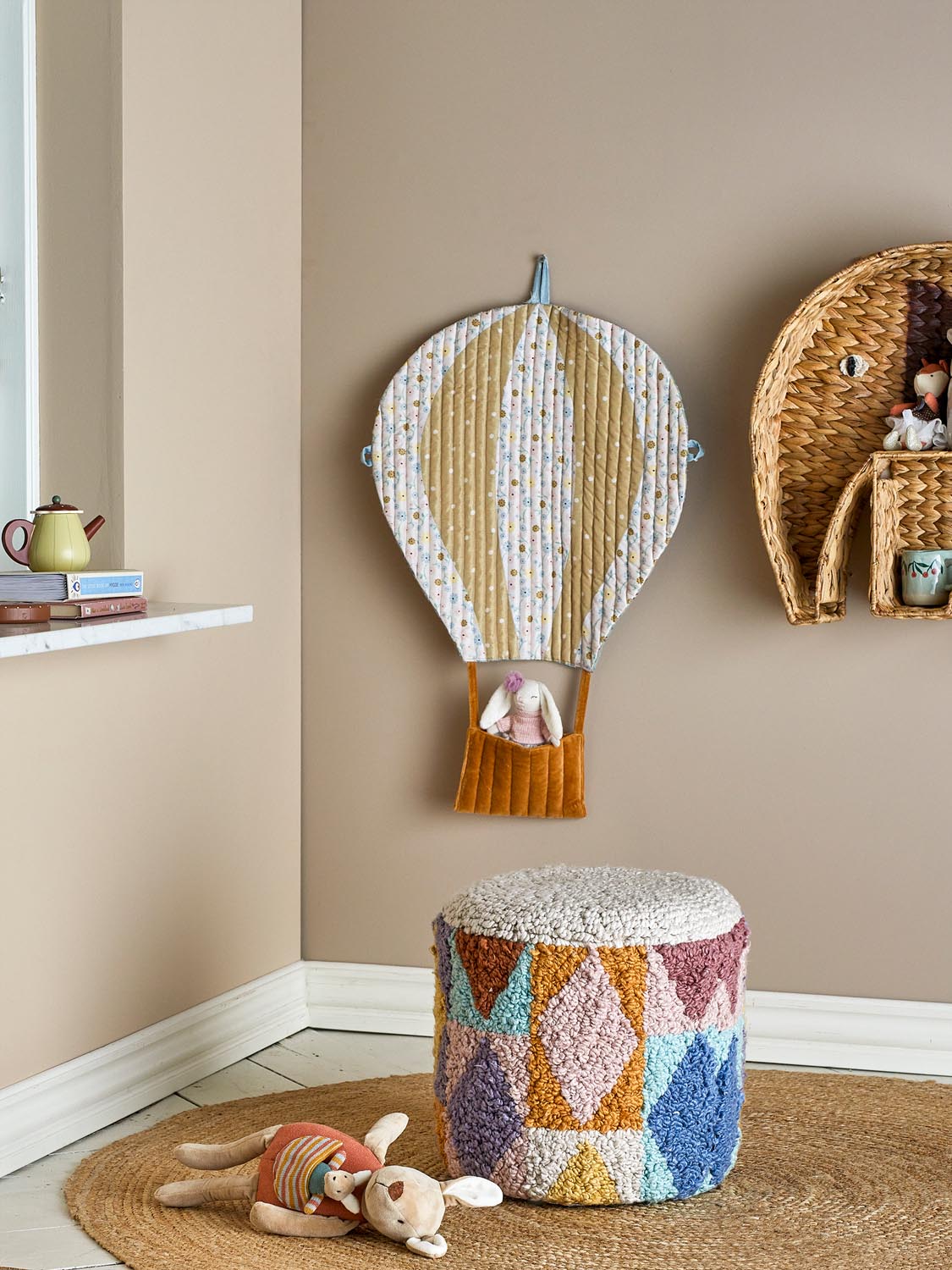Miaki Pouf, Bunt, Baumwolle in Multi präsentiert im Onlineshop von KAQTU Design AG. Pouf ist von Bloomingville Mini