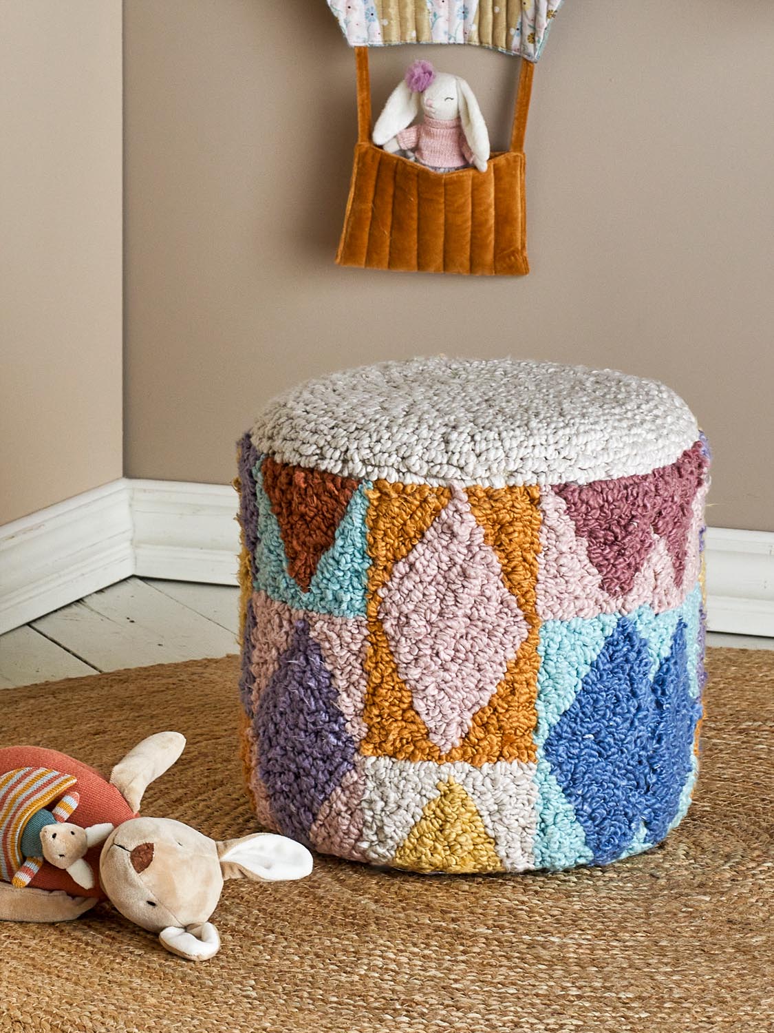 Miaki Pouf, Bunt, Baumwolle in Multi präsentiert im Onlineshop von KAQTU Design AG. Pouf ist von Bloomingville Mini