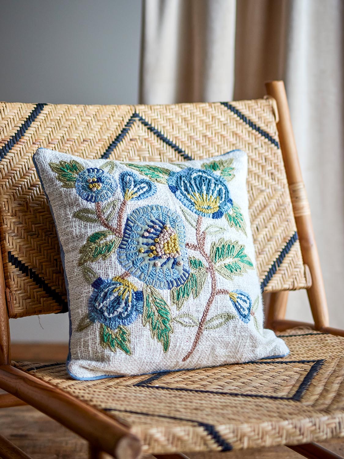 Hanna Kissen, Bunt, Baumwolle in Multi präsentiert im Onlineshop von KAQTU Design AG. Deko Kissenbezug ist von Creative Collection